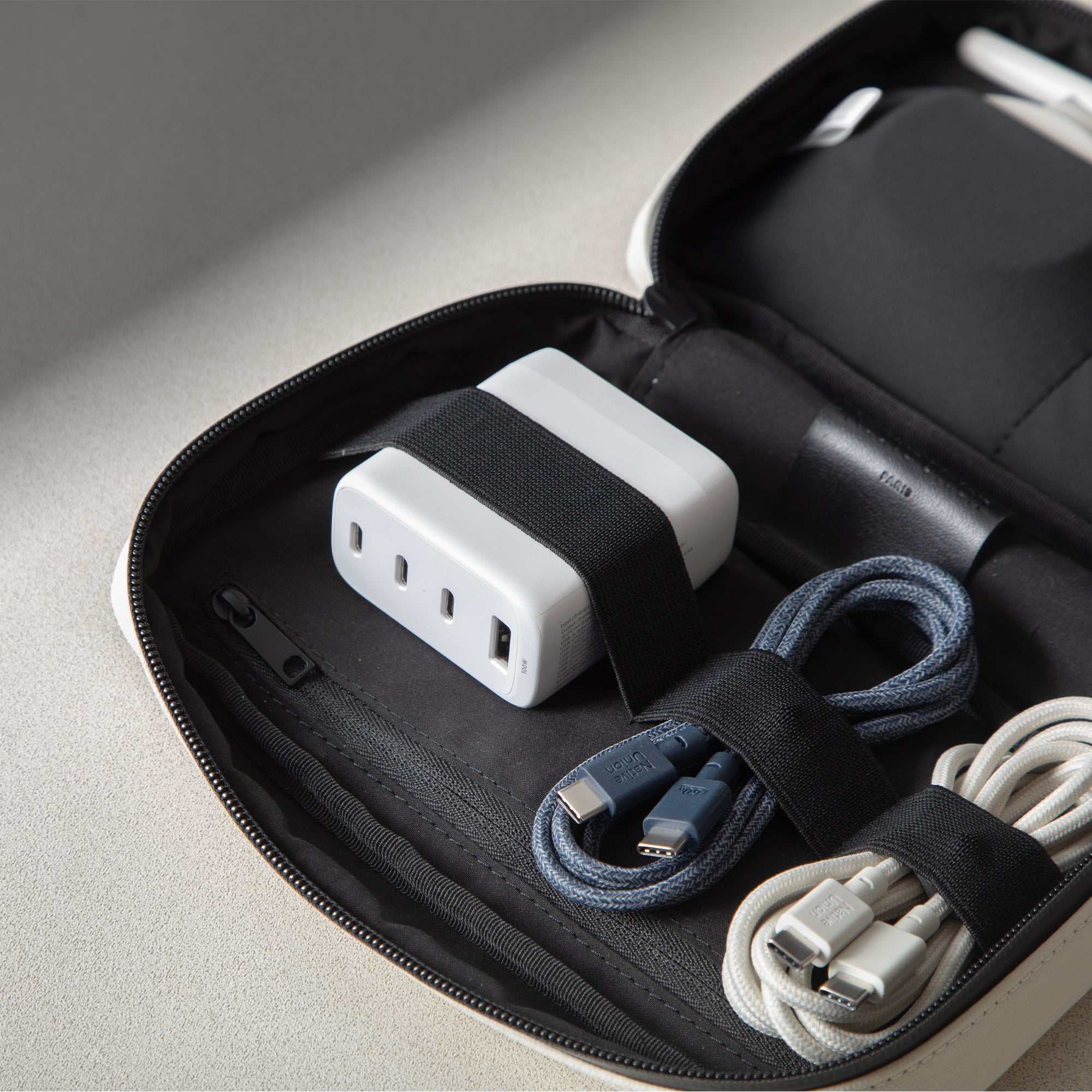 native-union-fast-gan-charger-pd-100w-chargeur-gan-4-ports-3-usb-c-1-usb-a-avec- image 2