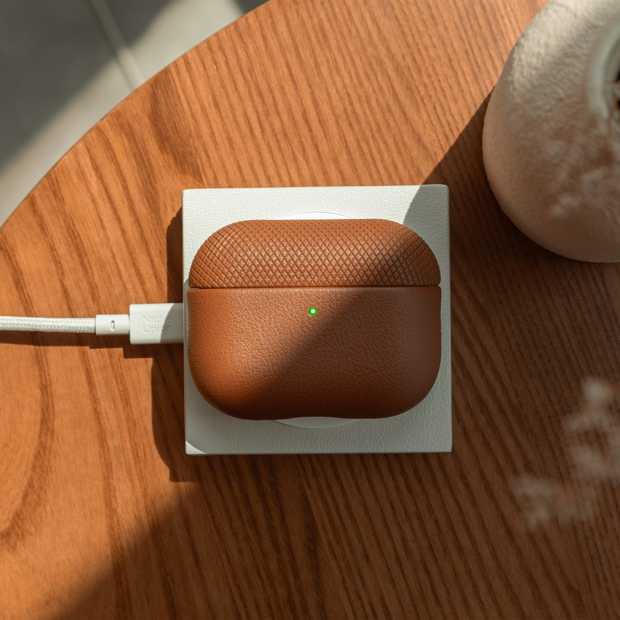 native-union-re-classic-case-pour-airpods-pro-3-tui-fin-en-cuir-alternatif-recyc image 7