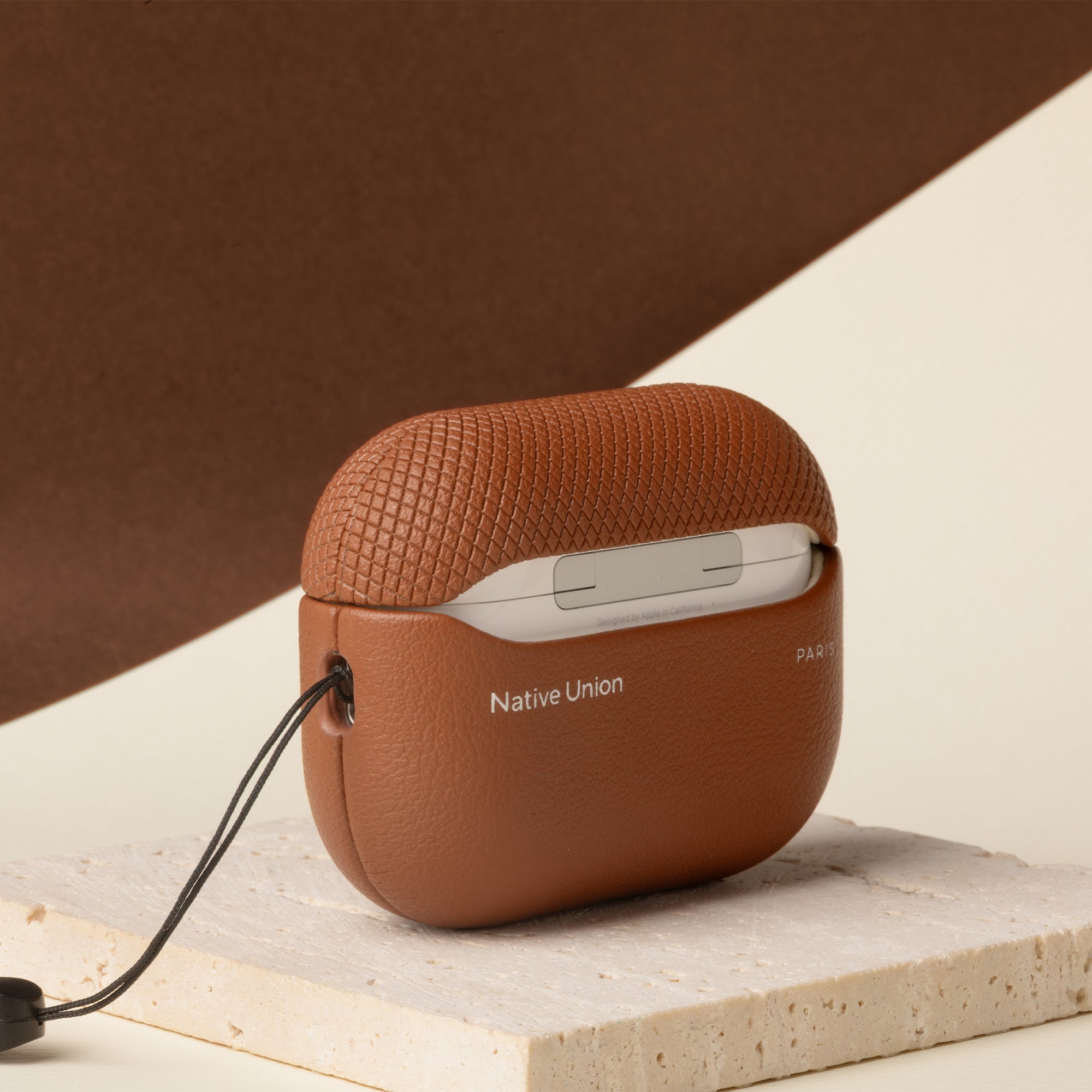 native-union-re-classic-case-pour-airpods-pro-3-tui-fin-en-cuir-alternatif-recyc image 8