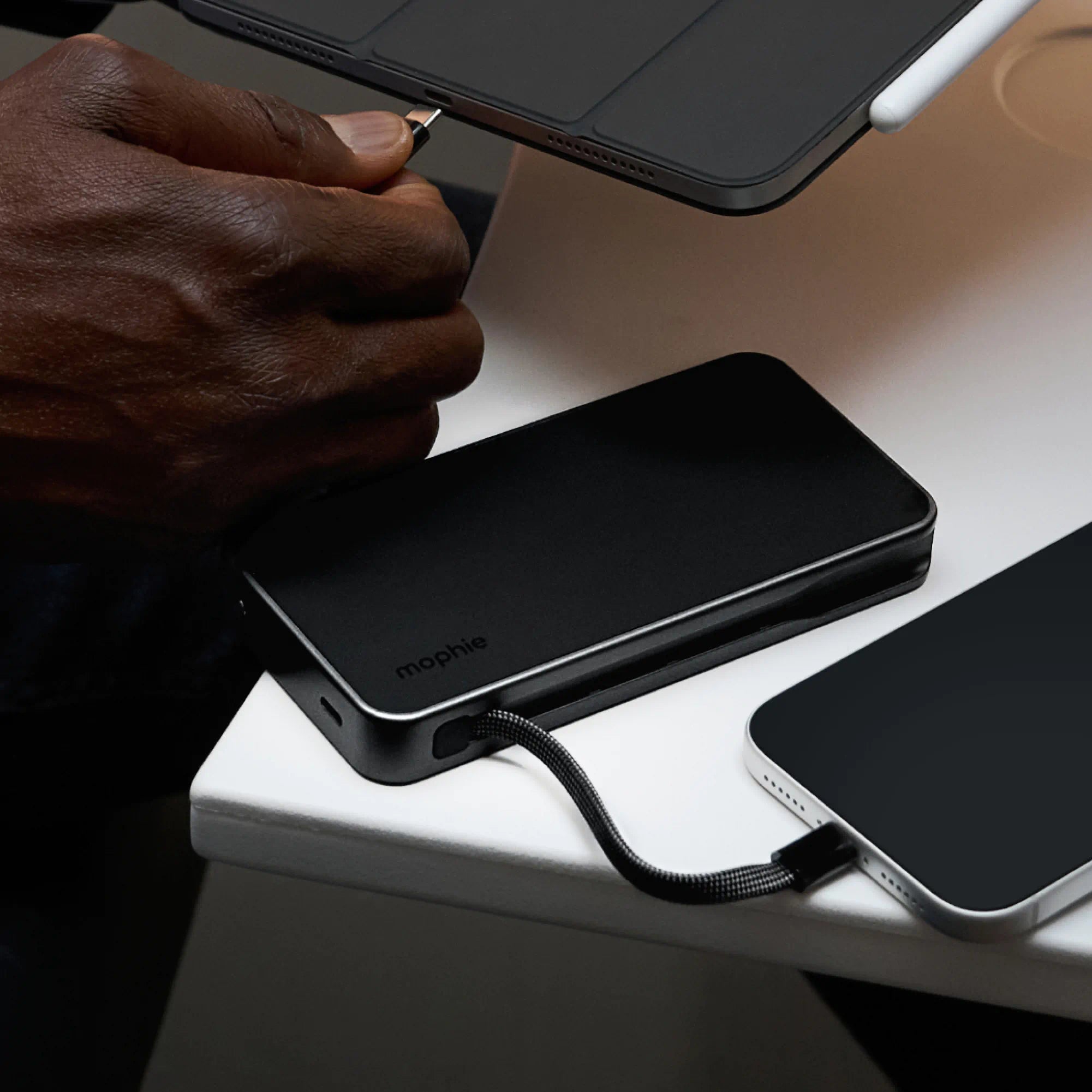 mophie-signature-series-powerstation-plus-10k-batterie-externe-10-000-mah-30w-av image 4