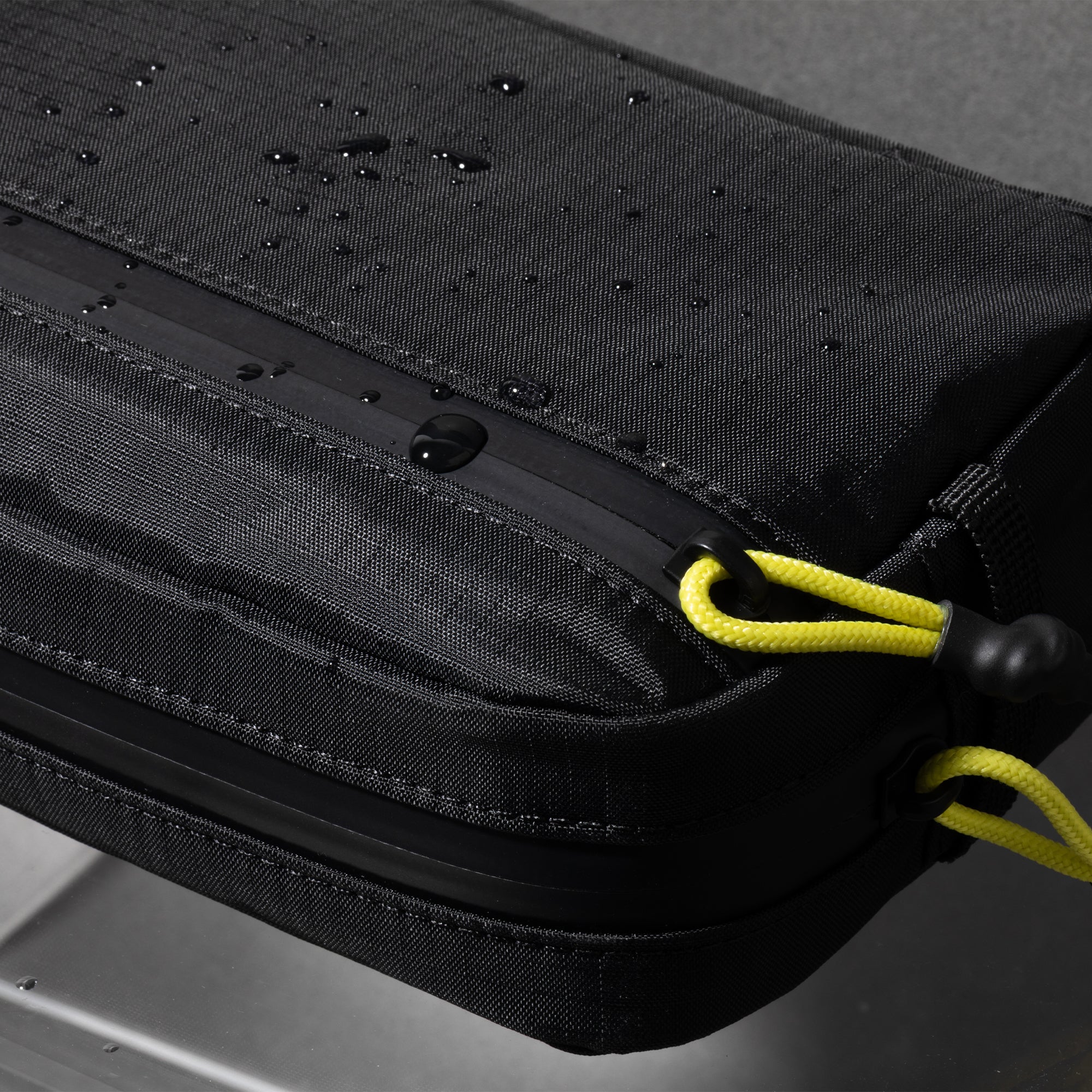 native-union-active-organizer-pochette-organiseur-ultral-g-re-d-perlante-en-rips image 6