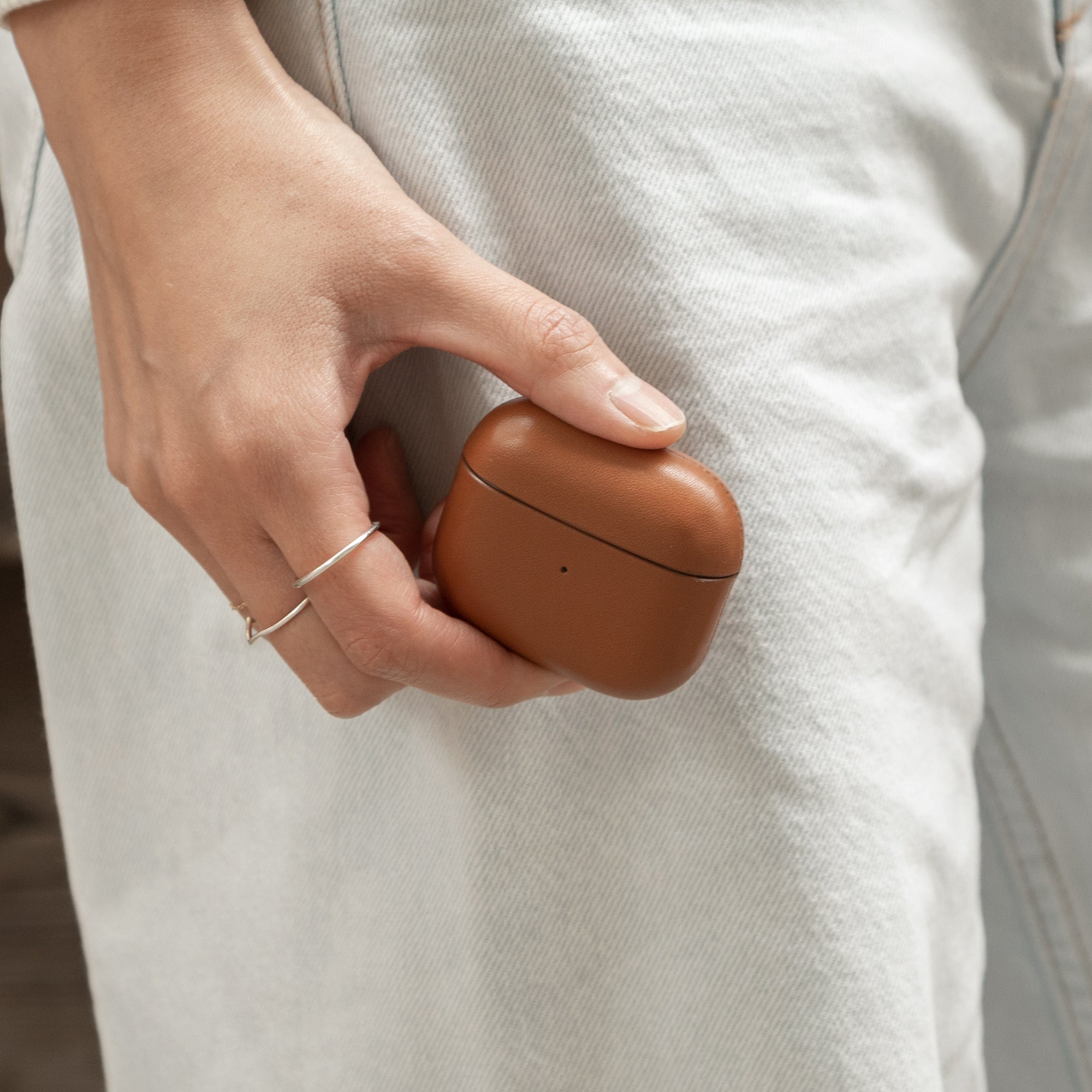 native-union-leather-case-tui-cuir-v-ritable-italien-pour-airpods-gen-3-patine-a image 6