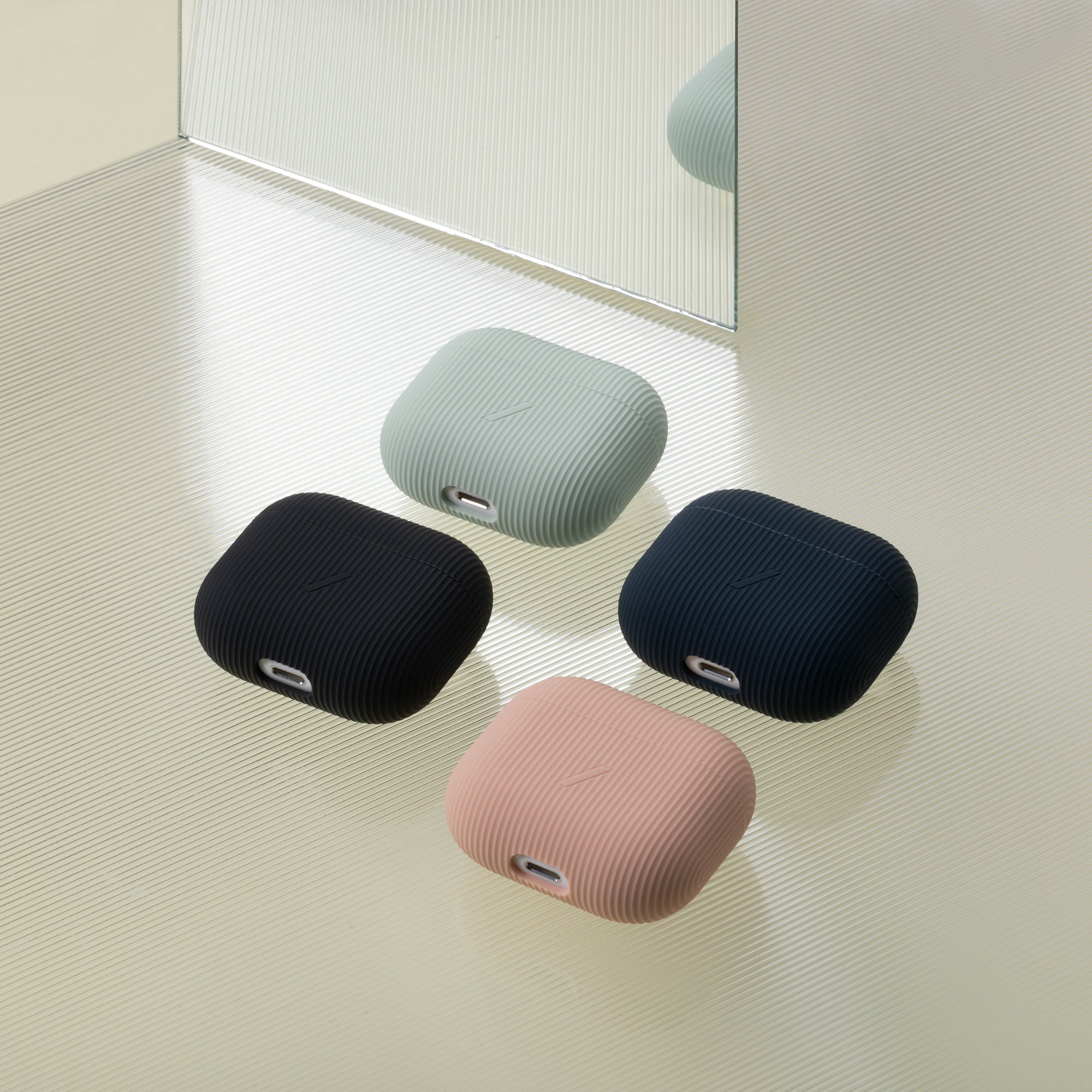 native-union-curve-case-coque-silicone-airpods-3e-g-n-ration-texture-stri-e-char image 5