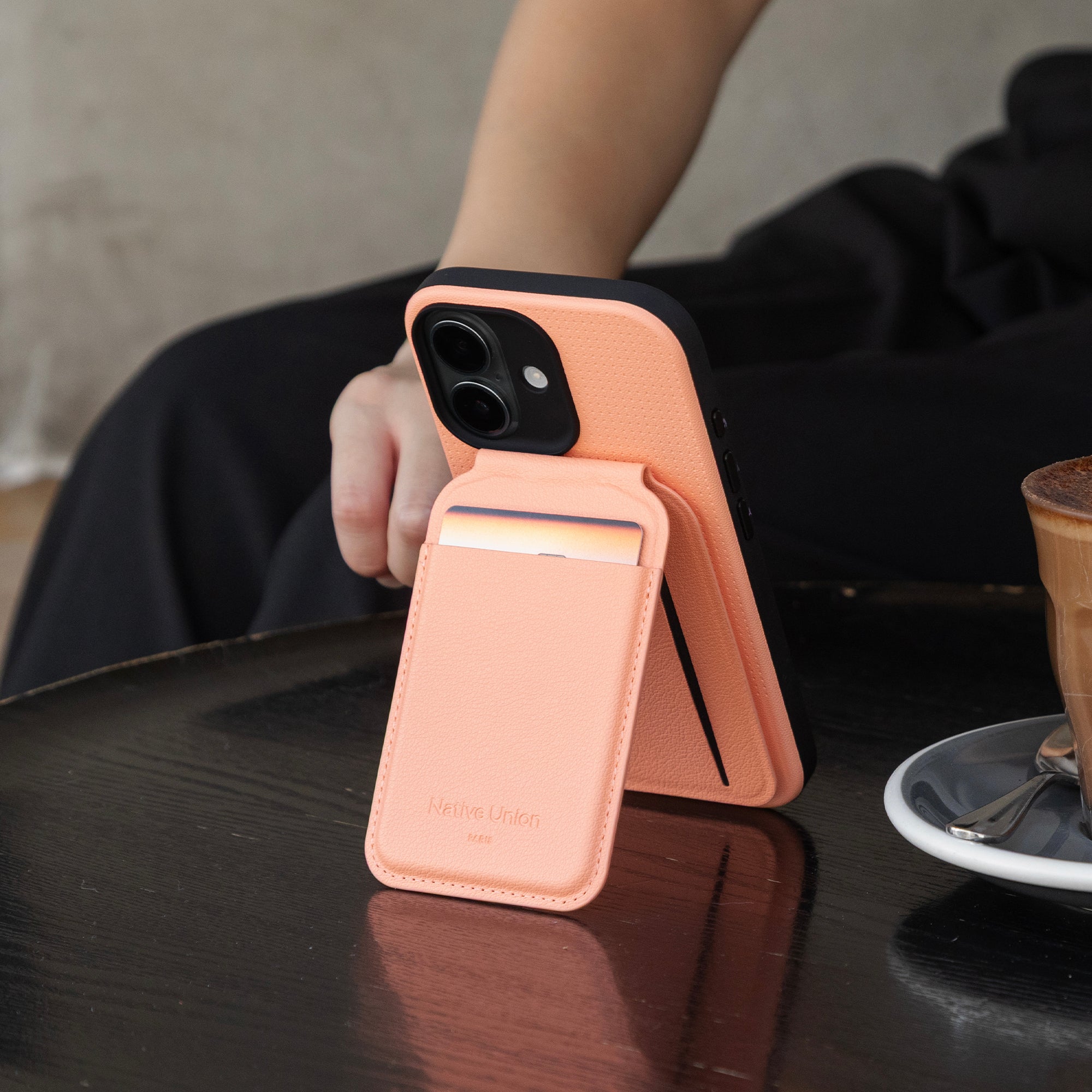 native-union-active-wallet-stand-magn-tique-portefeuille-4-cartes-et-support-t-l image 2