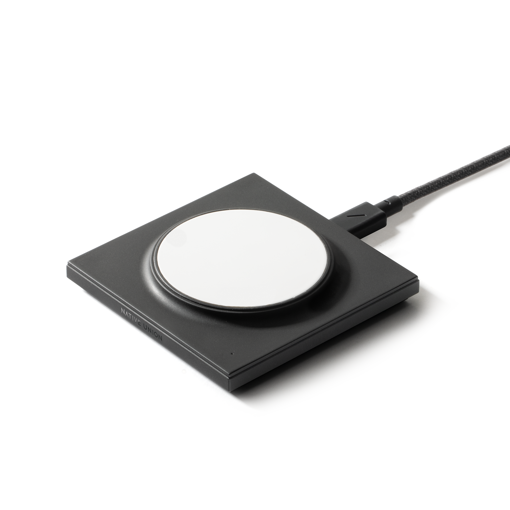 native-union-drop-magnetic-wireless-charger-magsafe-chargeur-sans-fil-design-15w image 1