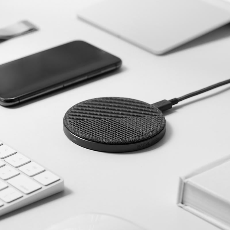 native-union-drop-wireless-charger-chargeur-sans-fil-qi-10-w-base-aluminium-lest image 5