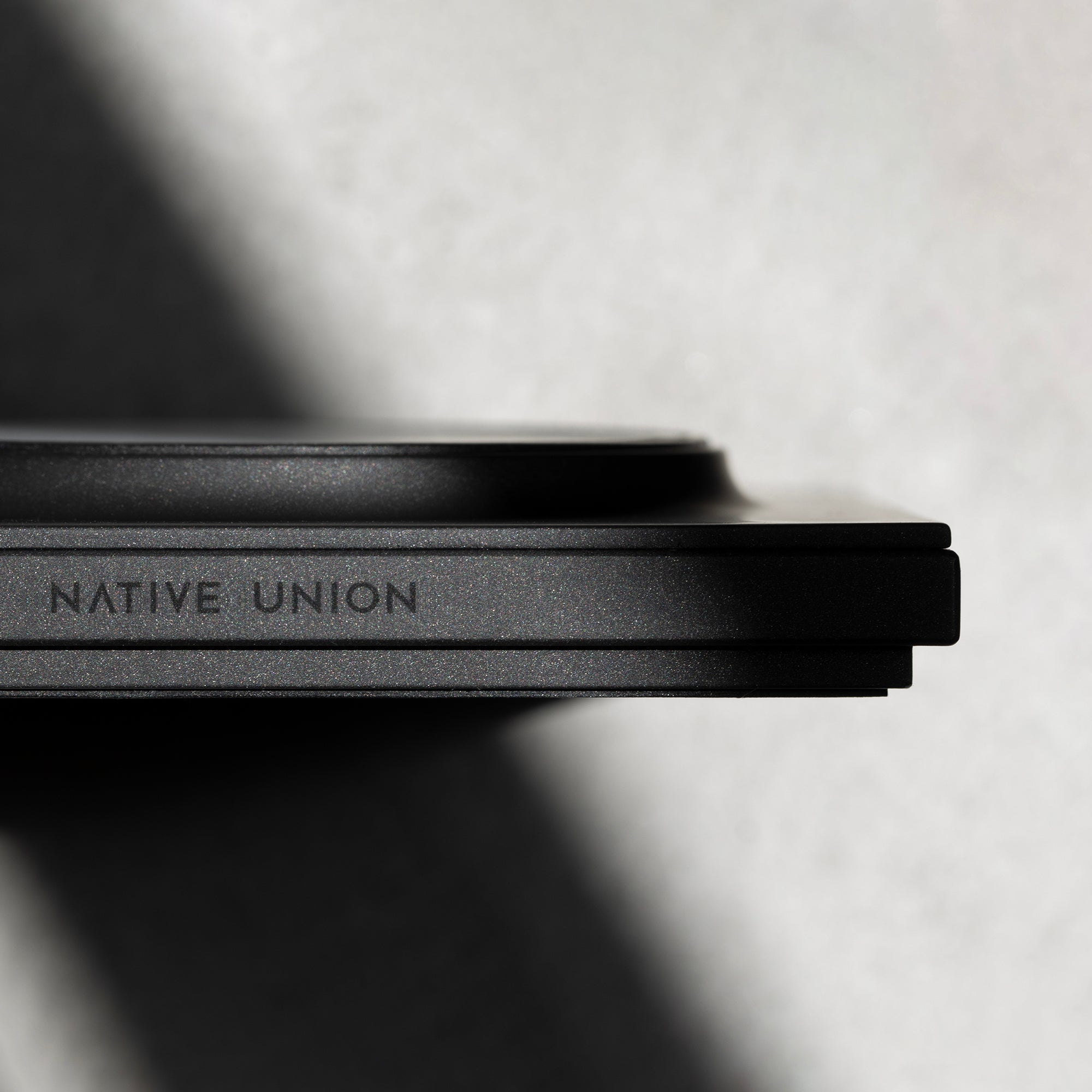 native-union-drop-magnetic-wireless-charger-magsafe-chargeur-sans-fil-design-15w image 7