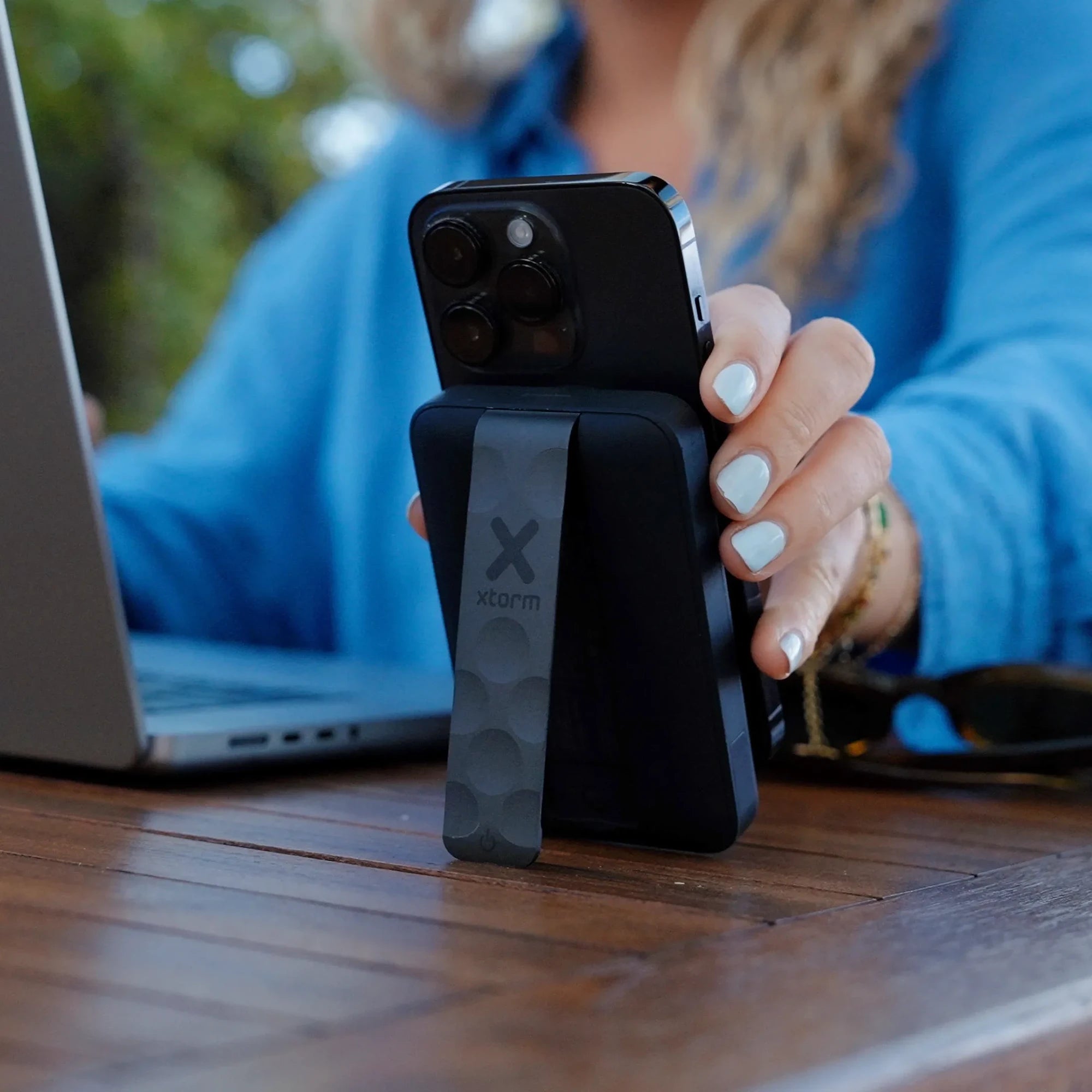xtorm-fs5-magcharge-ultra-batterie-externe-magn-tique-sans-fil-10-000-mah-pour-i image 4