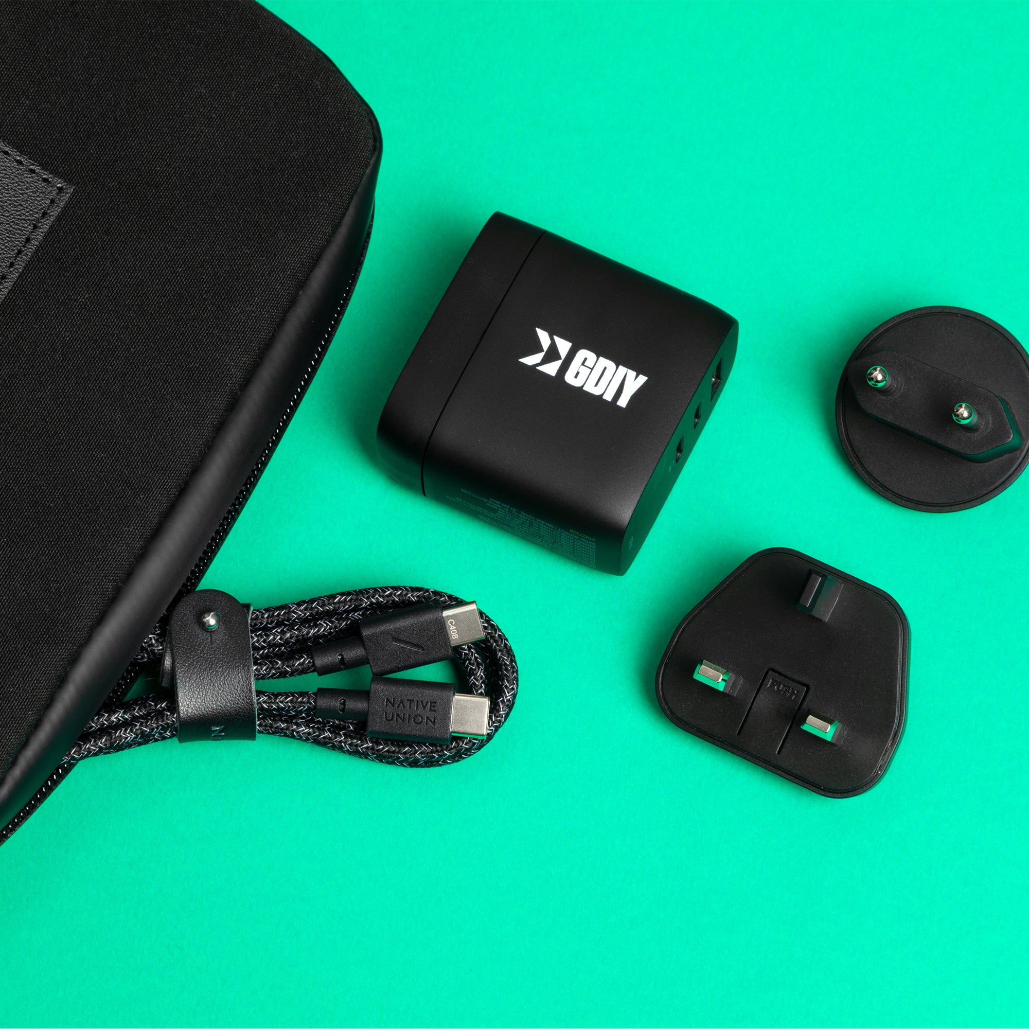 native-union-x-gdiy-travel-kit-kit-de-voyage-lifestyle-avec-accessoires-de-charg image 2