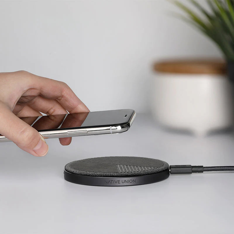 native-union-drop-wireless-charger-chargeur-induction-10w-avec-base-alu-lest-e-e image 7