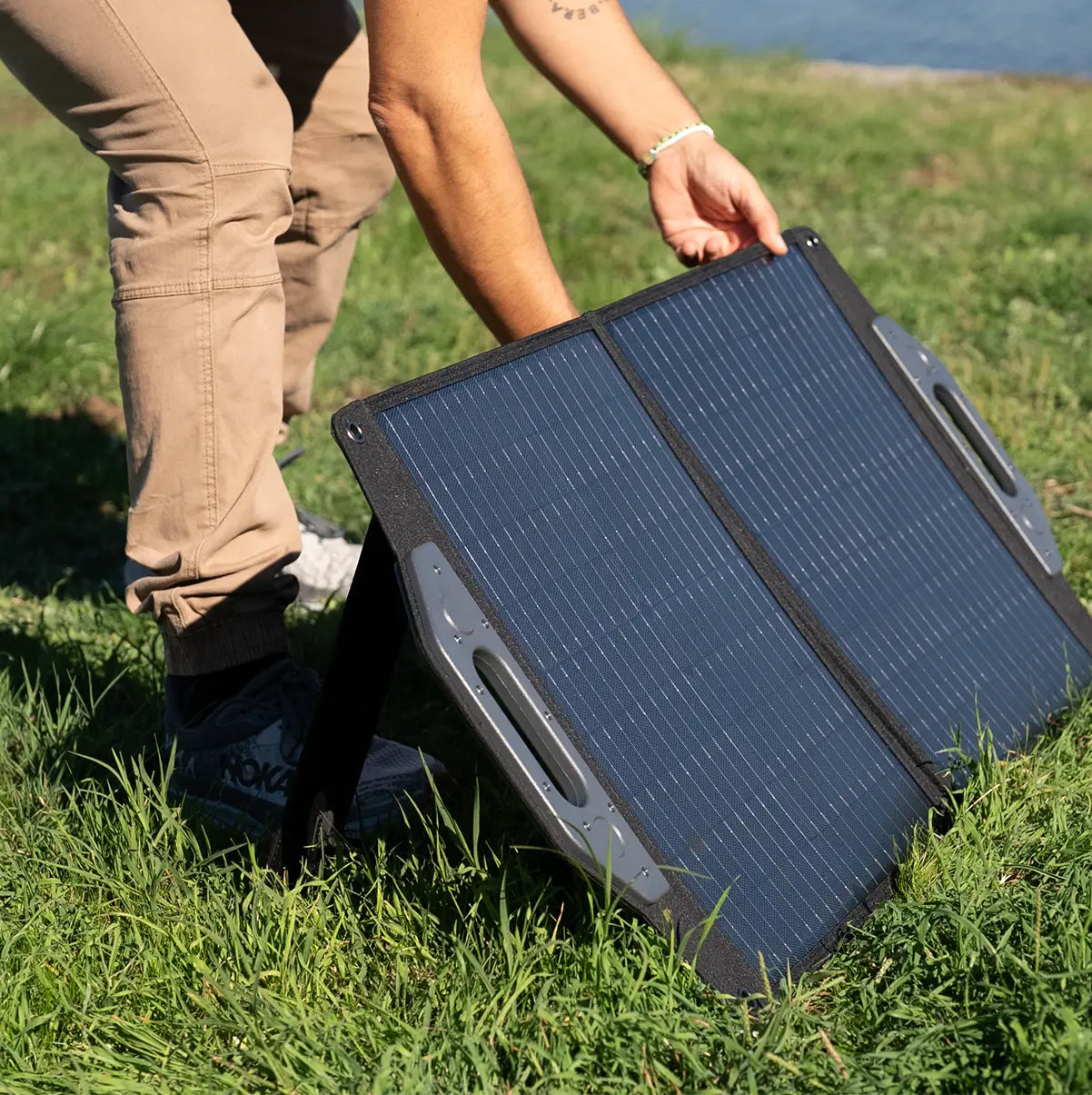 xtorm-foldable-solar-panel-60w-panneau-solaire-pliable-monocristallin-24-de-rend image 4