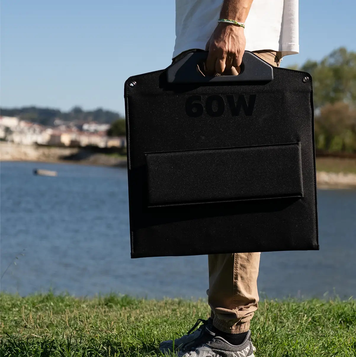 xtorm-foldable-solar-panel-60w-panneau-solaire-pliable-monocristallin-24-de-rend image 5