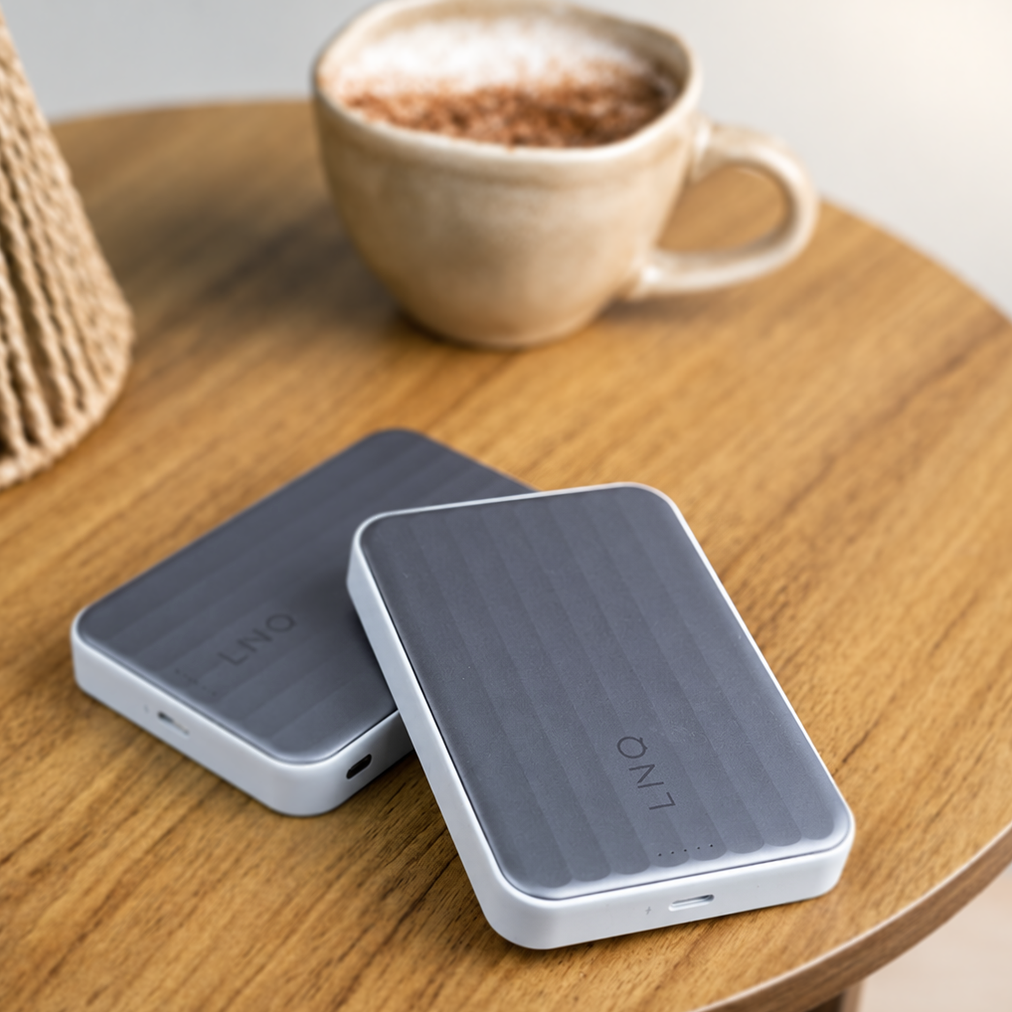 xtorm-linq-semi-solid-state-magnetic-powerbank-10-000-mah-qi2-25w-magsafe-alumin image 8