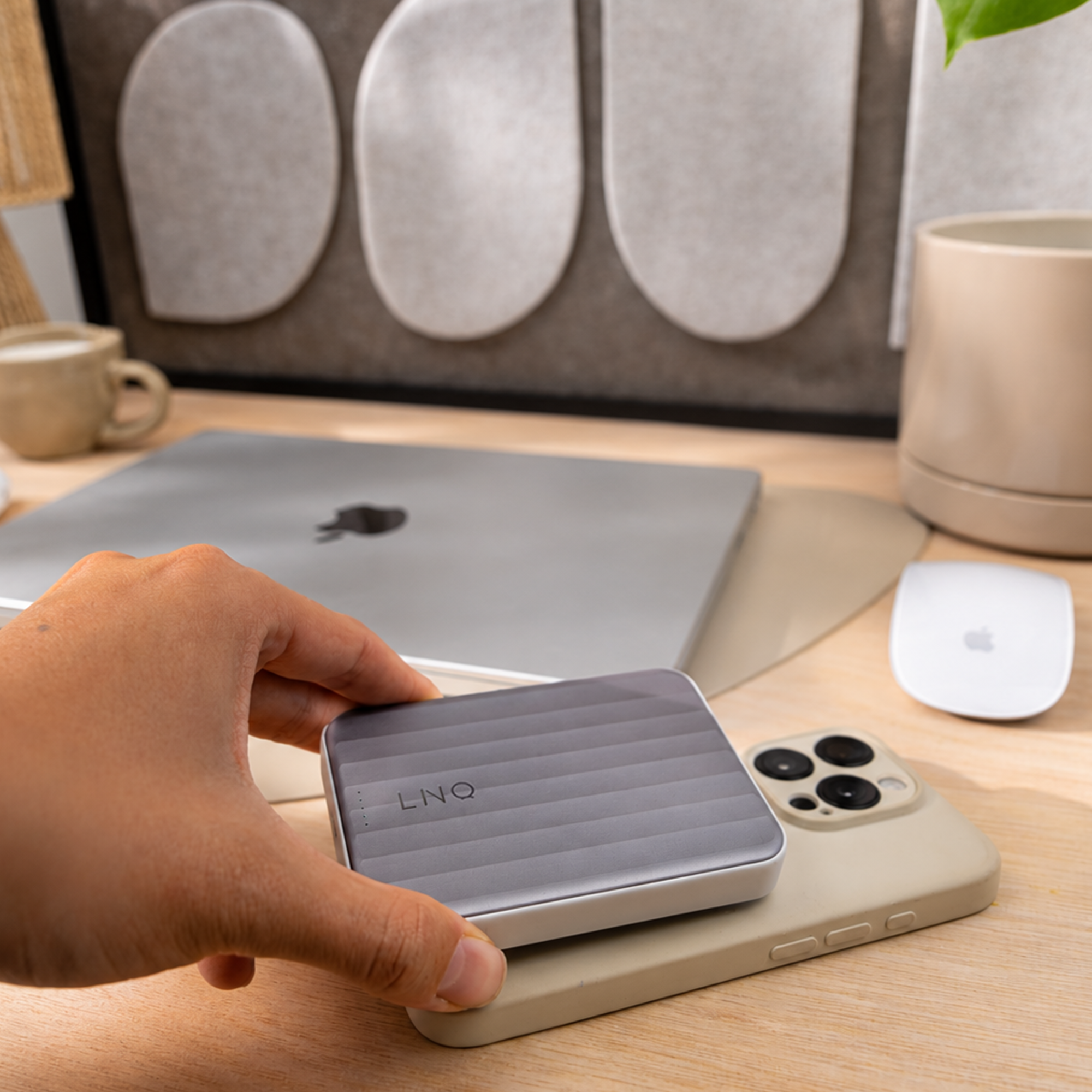 xtorm-linq-semi-solid-state-magnetic-powerbank-10-000-mah-qi2-25w-magsafe-alumin image 6