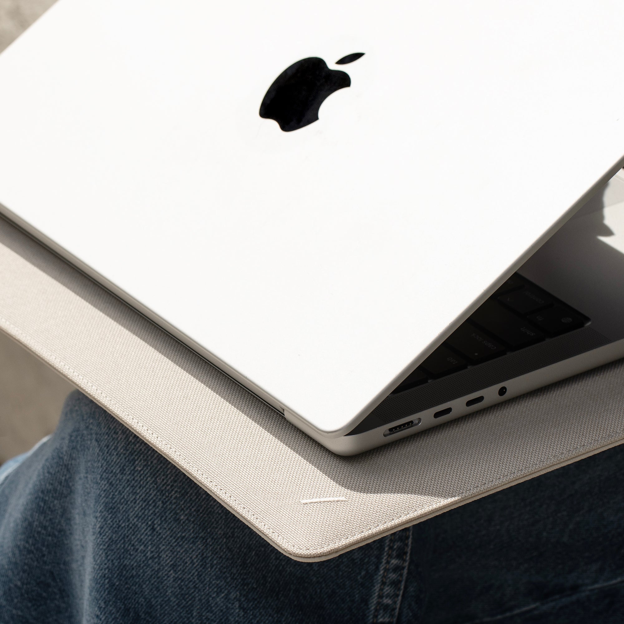native-union-stow-slim-macbook-16-housse-fine-pour-macbook-avec-fermeture-magn-t image 2