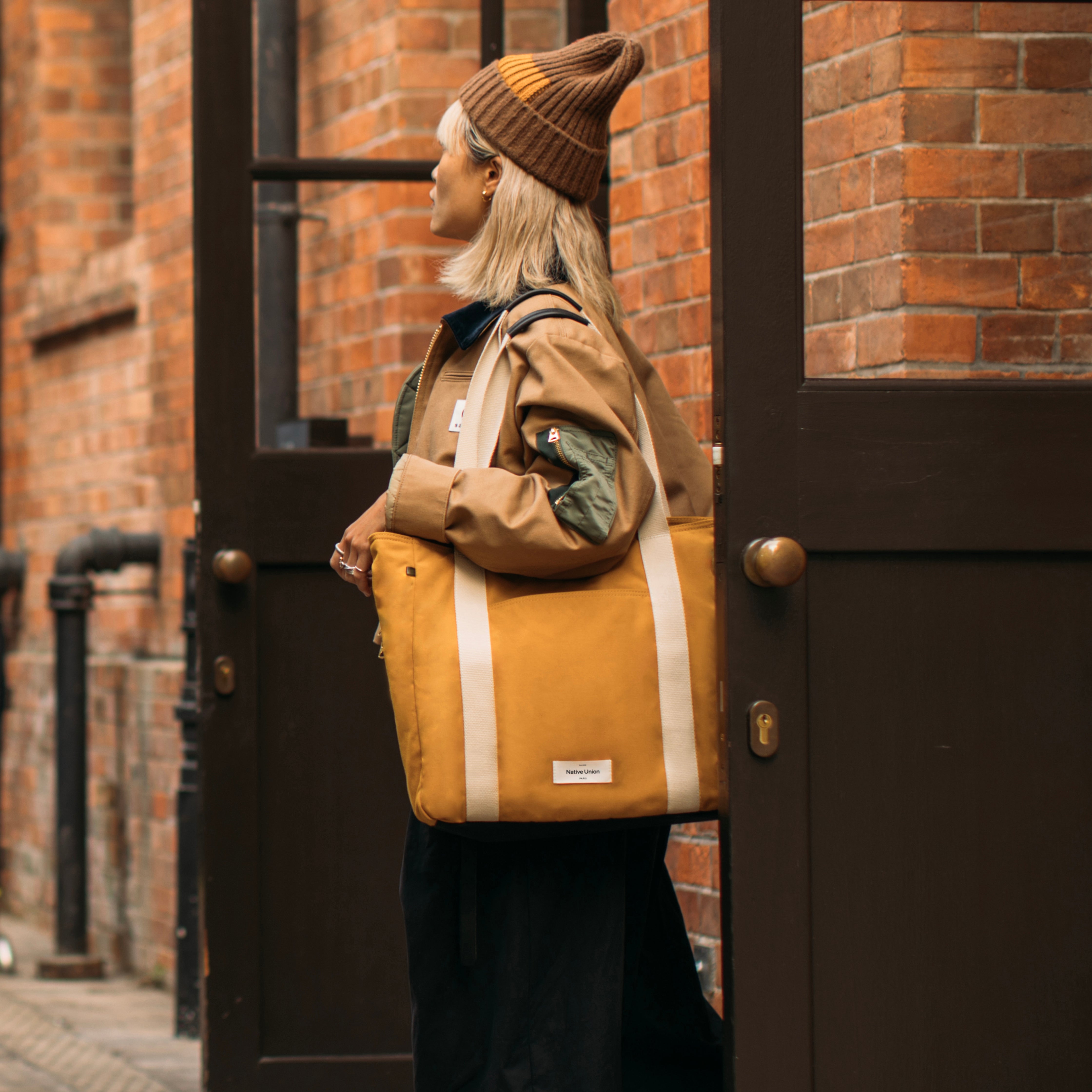 native-union-work-from-anywhere-tote-bag-pro-sac-cabas-de-travail-16l-en-polyest image 2