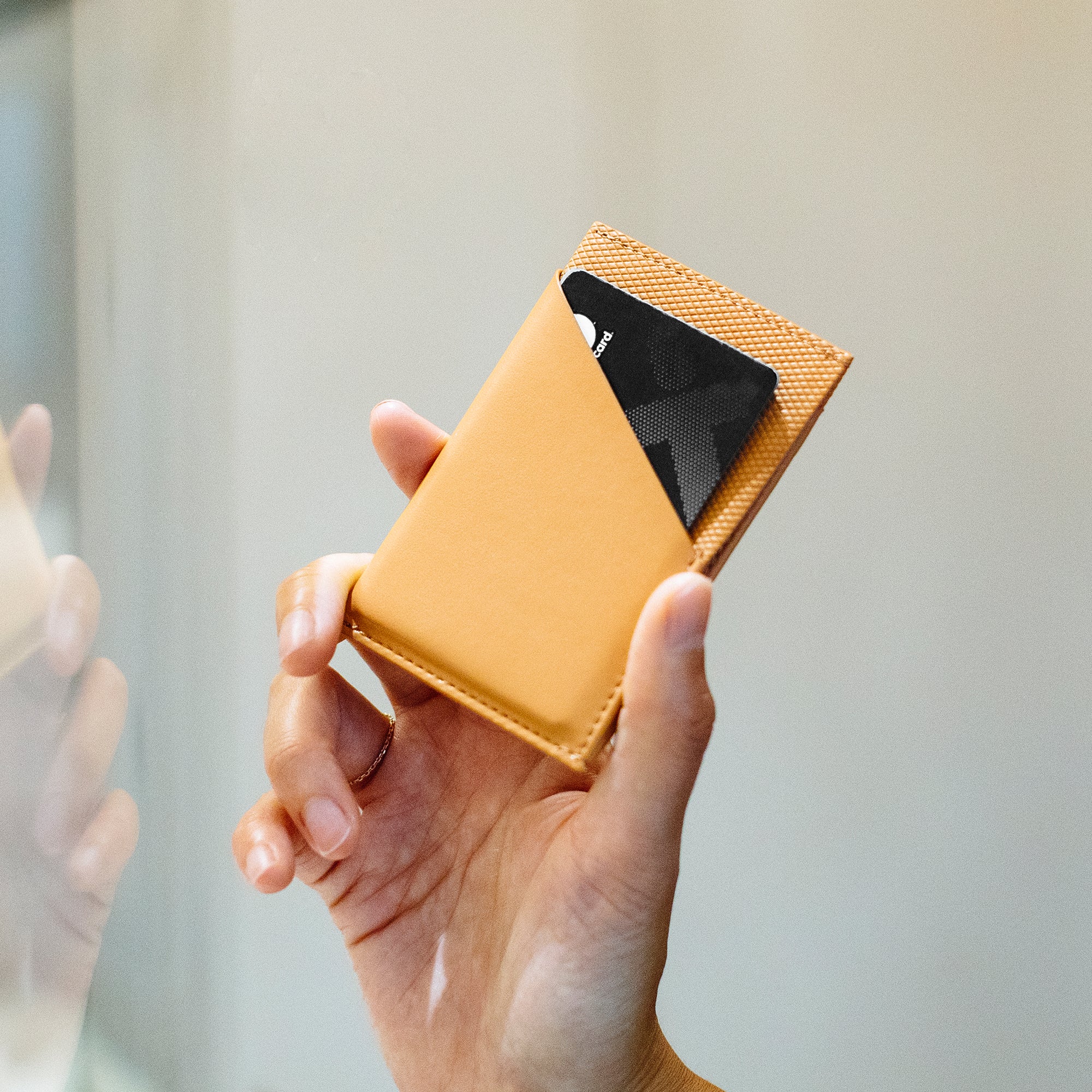 native-union-re-classic-card-holder-porte-cartes-en-yatay-v-g-tal-7-cartes-rfid- image 5
