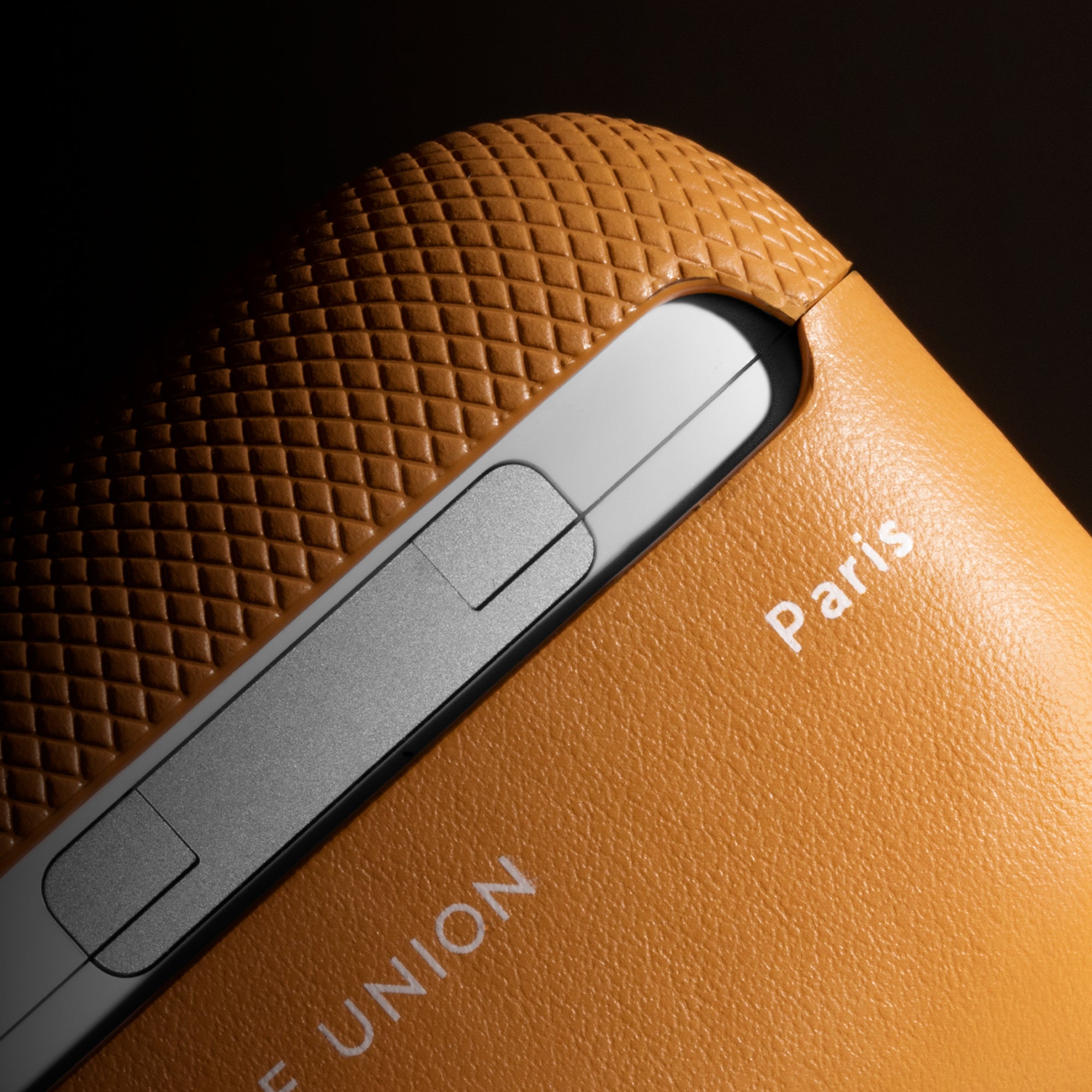 native-union-re-classic-case-tui-base-v-g-tale-yatay-pour-airpods-pro-gen-1-2 image 8
