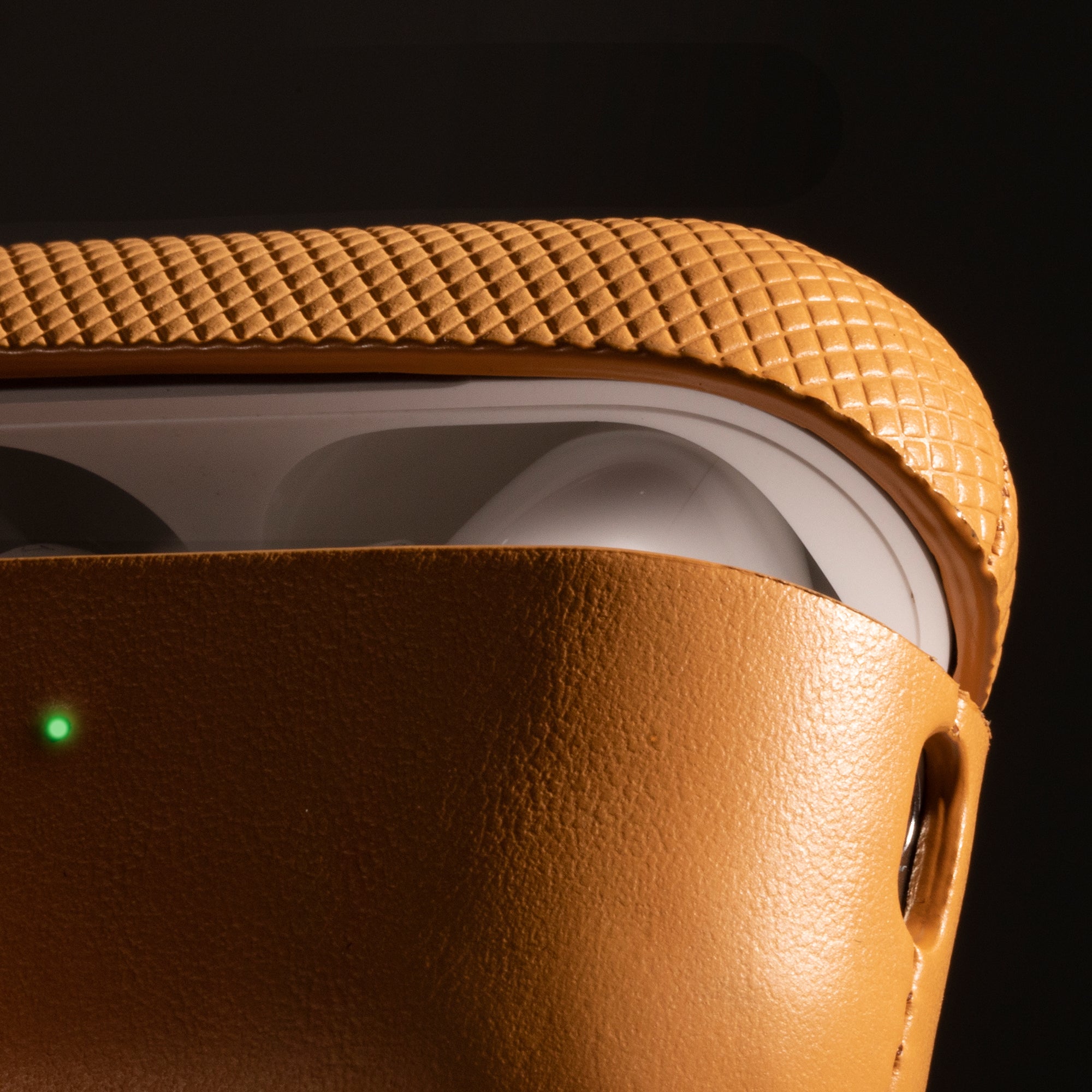 native-union-re-classic-case-tui-base-v-g-tale-yatay-pour-airpods-pro-gen-1-2 image 2