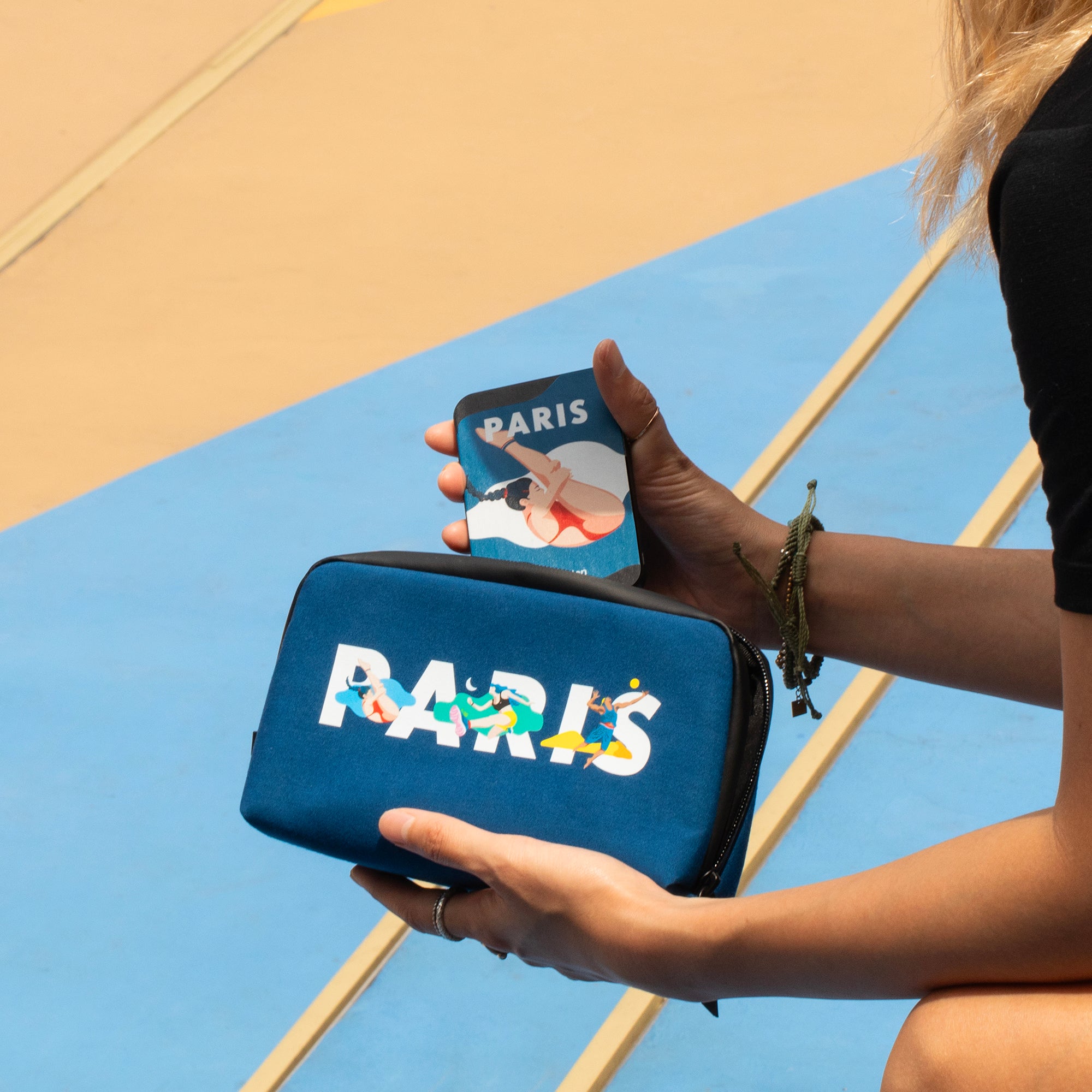 native-union-re-classic-power-bank-magnetic-emilie-sarnel-limited-edition-batter image 7