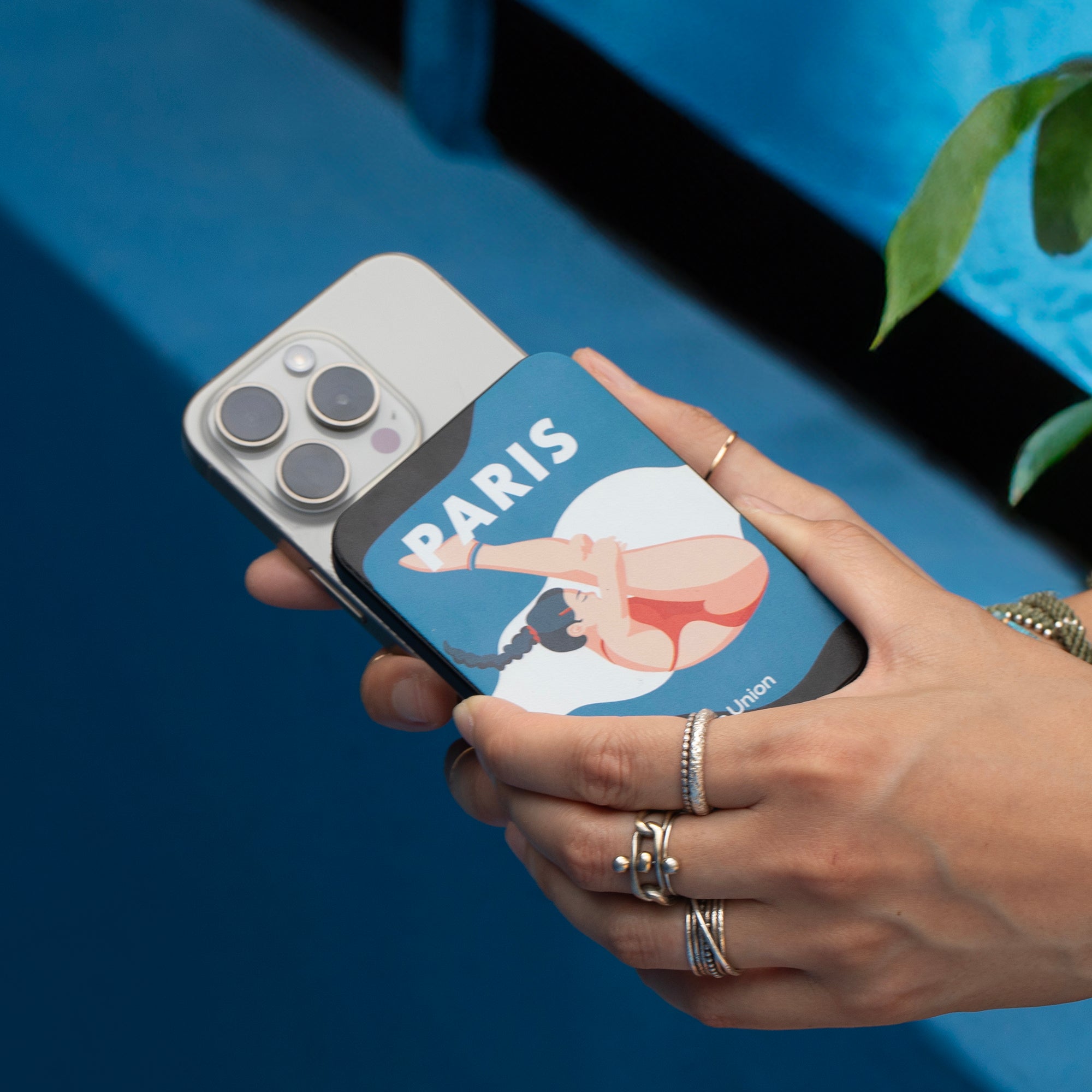 native-union-re-classic-power-bank-magnetic-emilie-sarnel-limited-edition-batter image 2