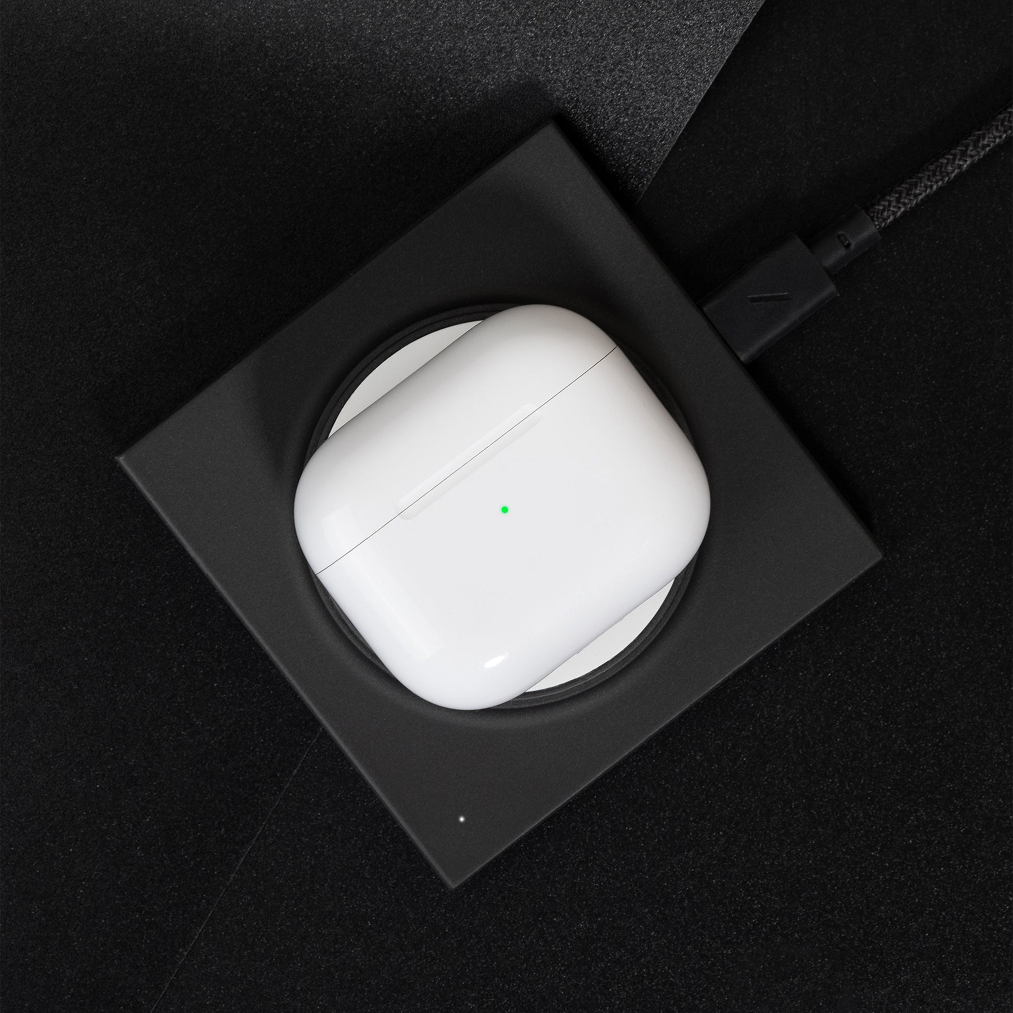 native-union-drop-magnetic-wireless-charger-magsafe-chargeur-sans-fil-design-15w image 6