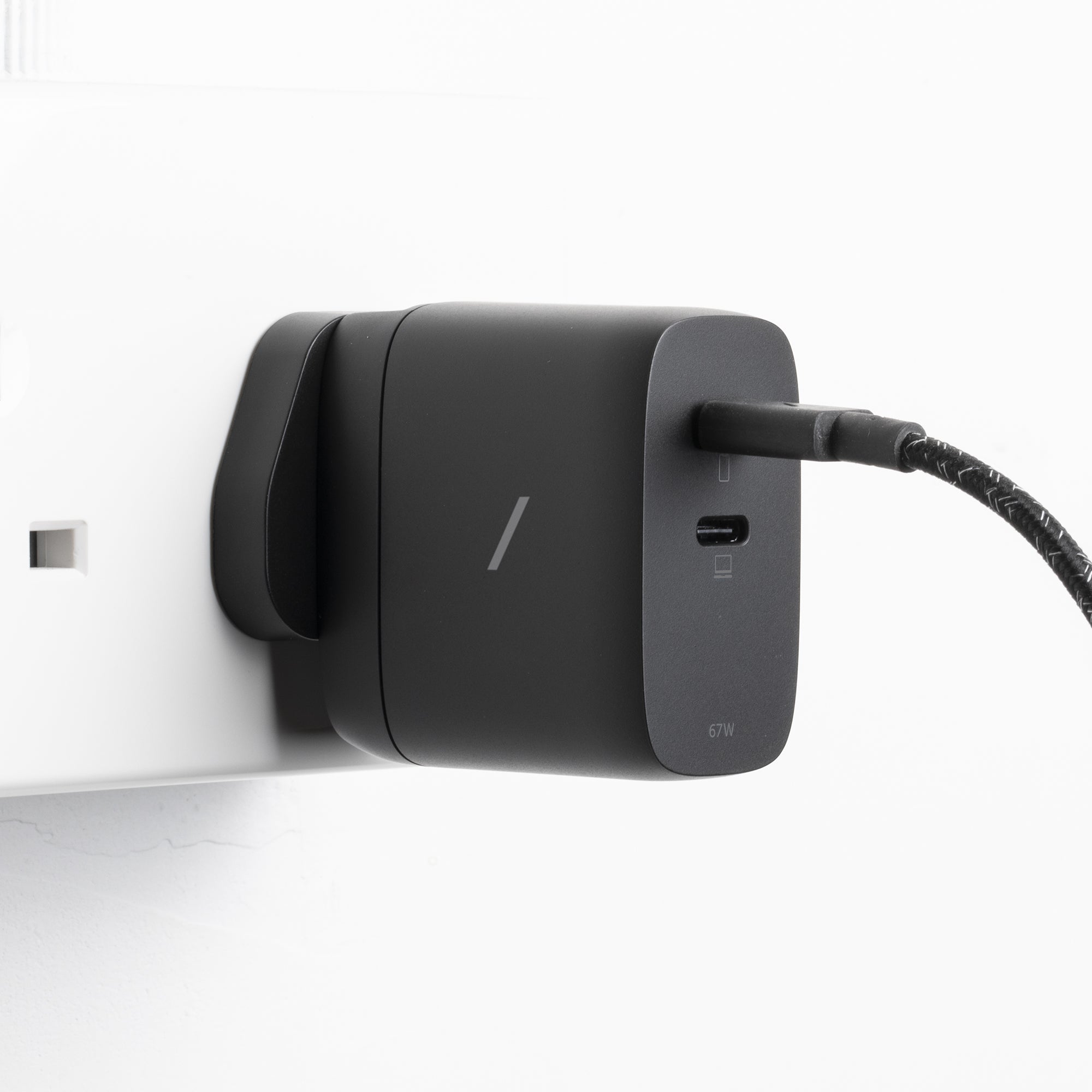 native-union-fast-gan-charger-pd-67w-chargeur-rapide-double-usb-c-avec-r-partiti image 2