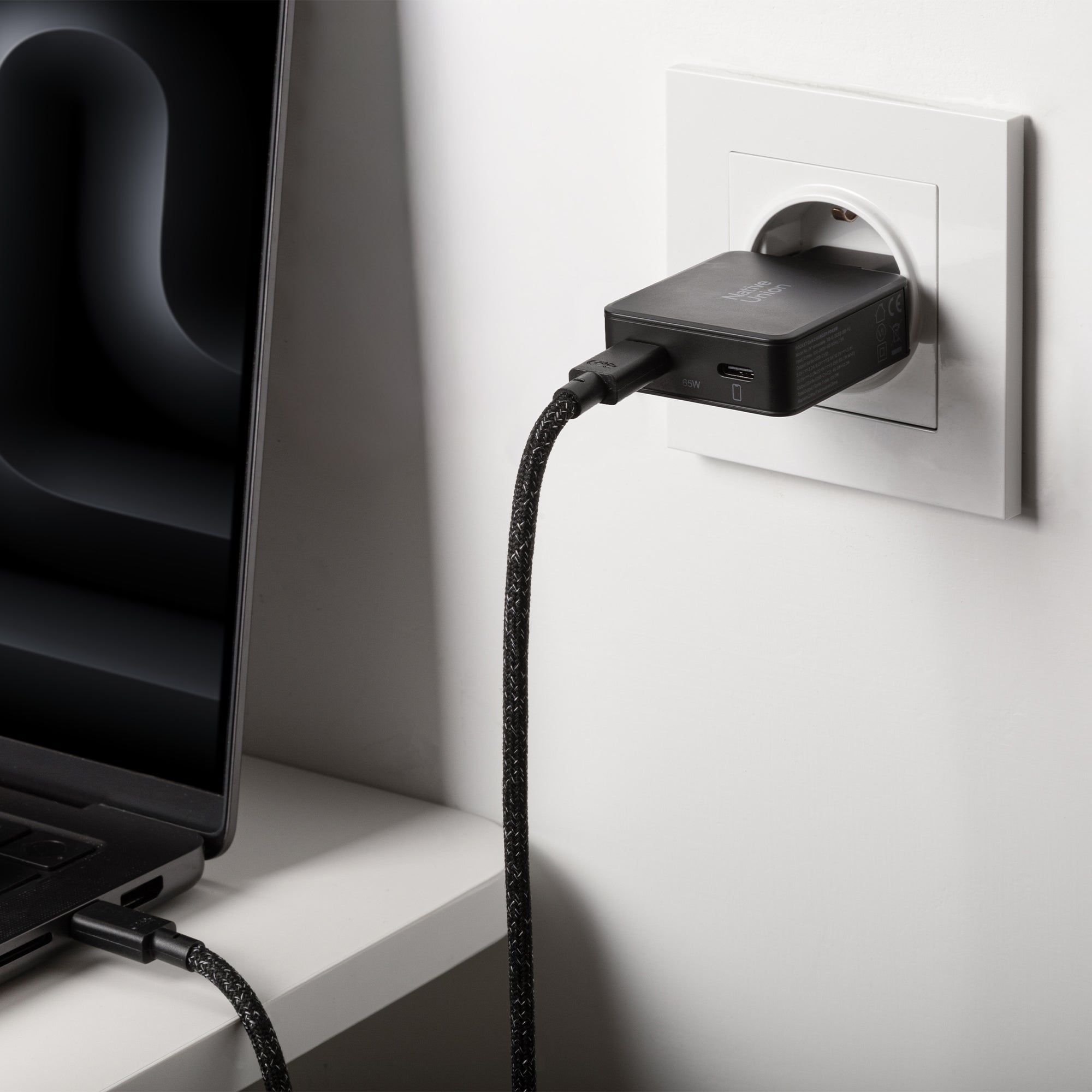 native-union-pocket-gan-charger-pd-65w-chargeur-ultra-fin-double-usb-c image 4