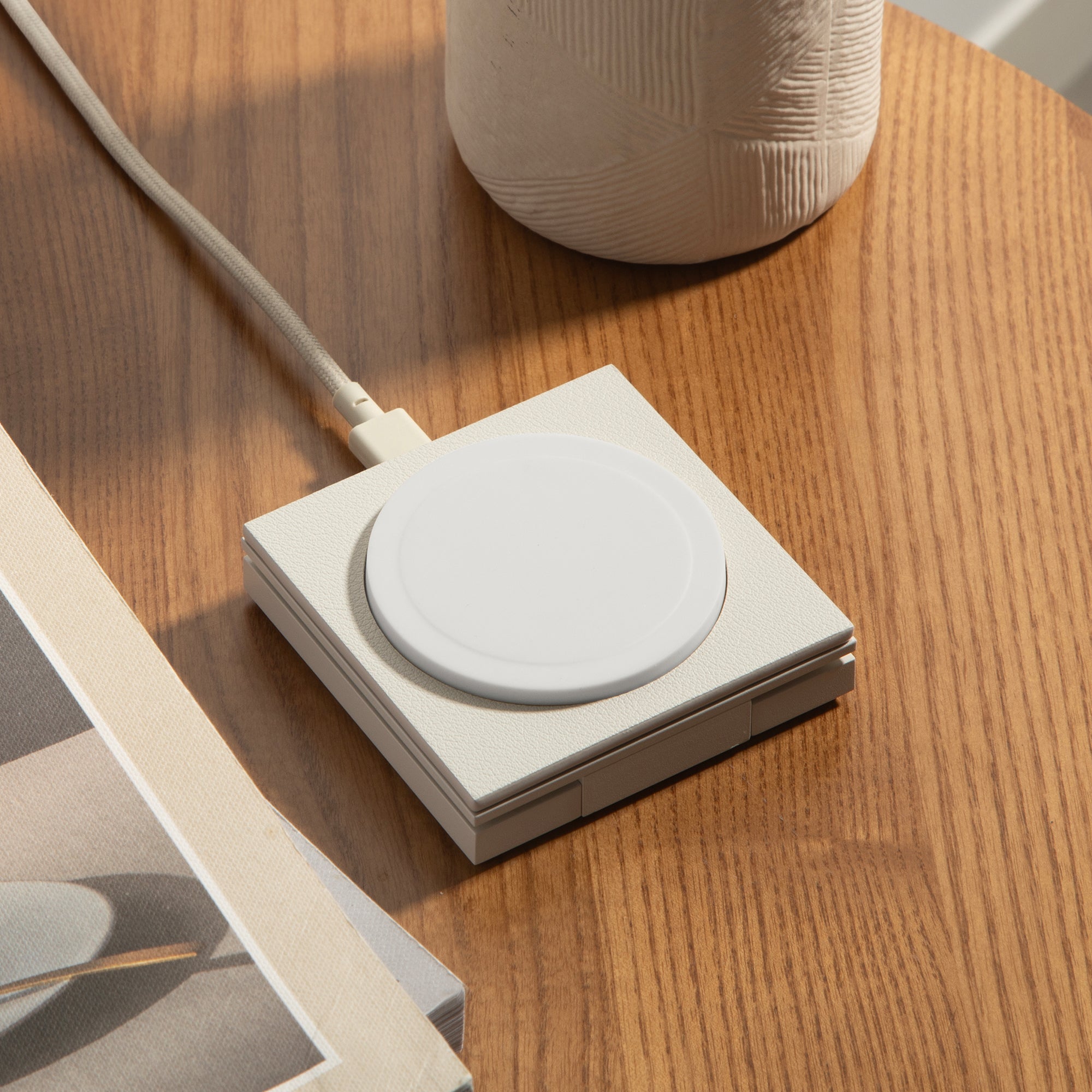 native-union-rise-magnetic-wireless-charger-qi2-chargeur-sans-fil-magn-tique-pli image 4