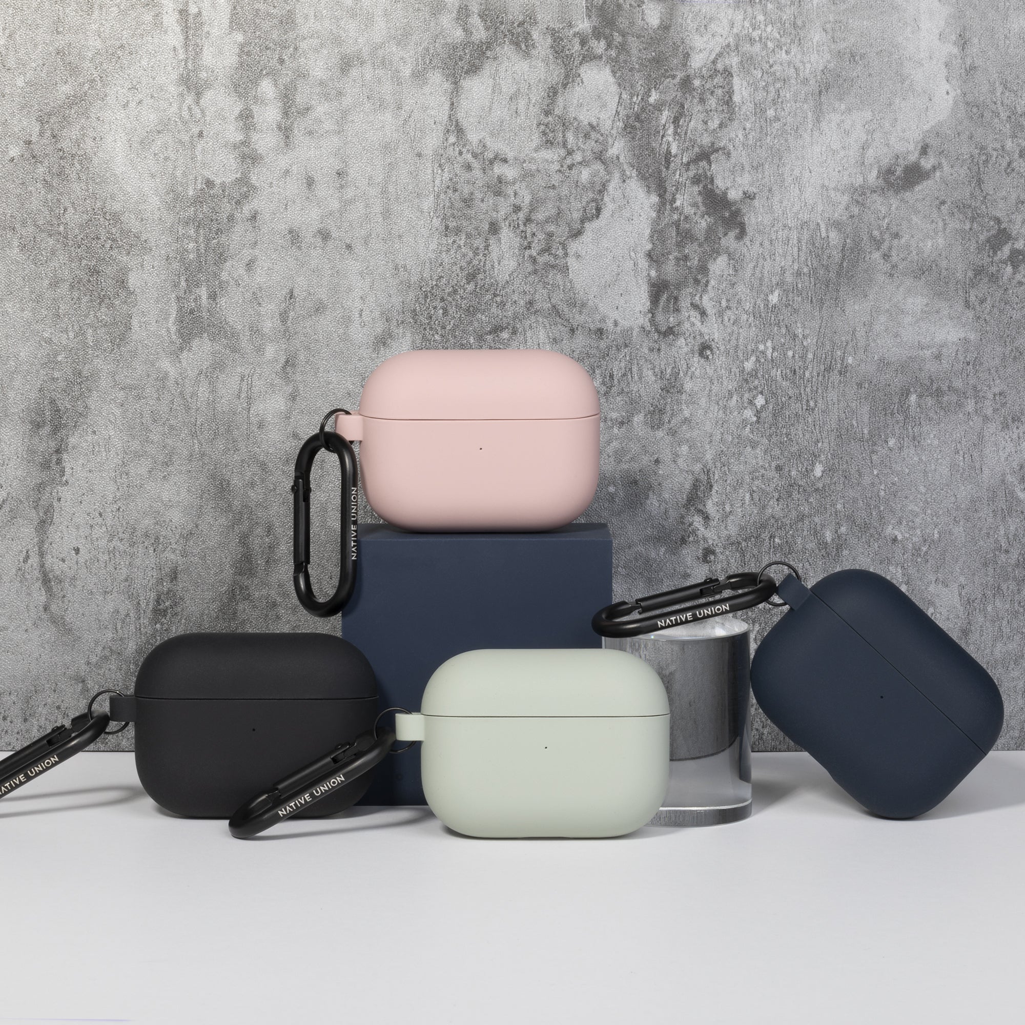 native-union-roam-case-for-airpods-pro-gen-1-2-tui-silicone-liquide-avec-clip-al image 6
