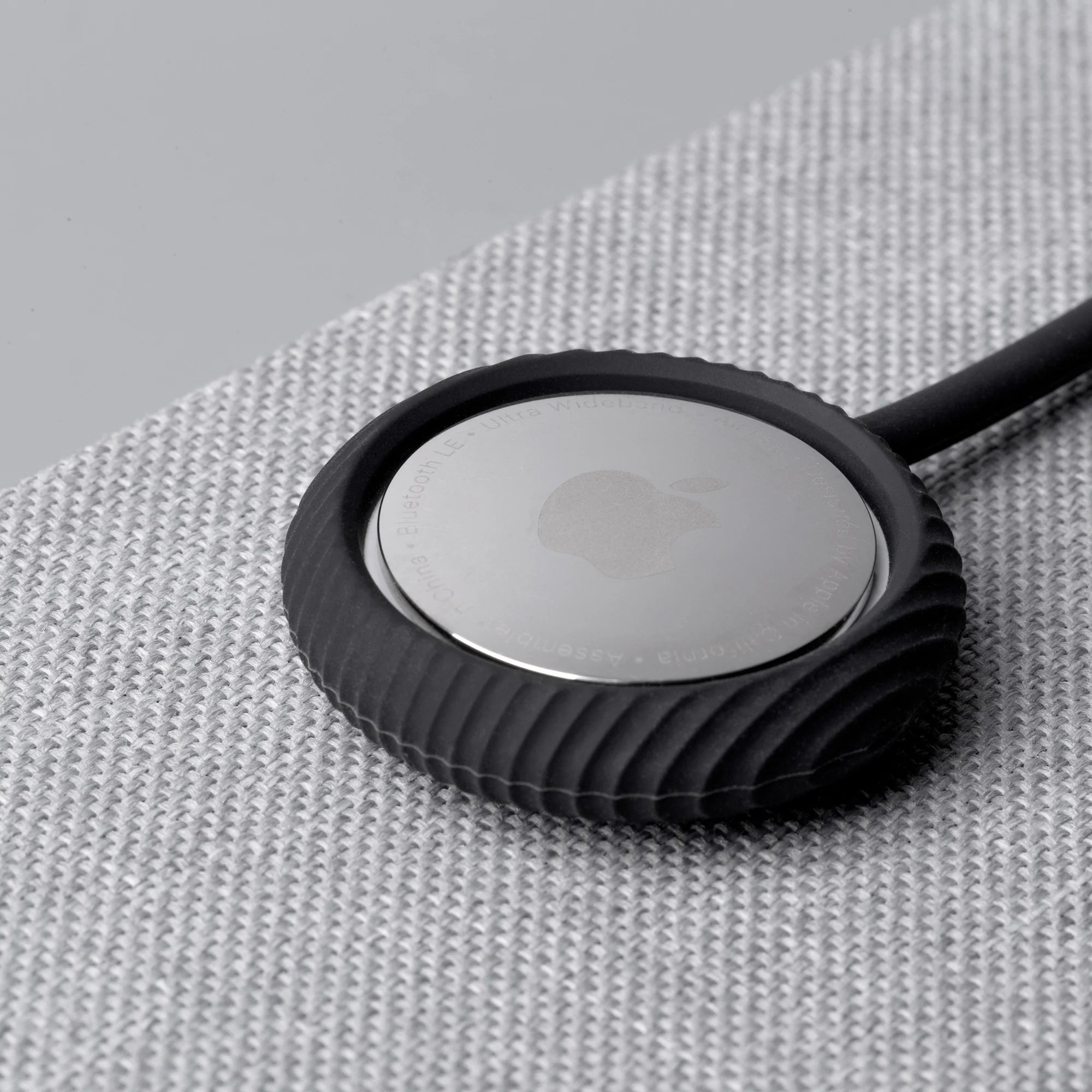 native-union-curve-airtag-loop-tui-boucle-en-silicone-mat-pour-tracker-airtag-ap image 7