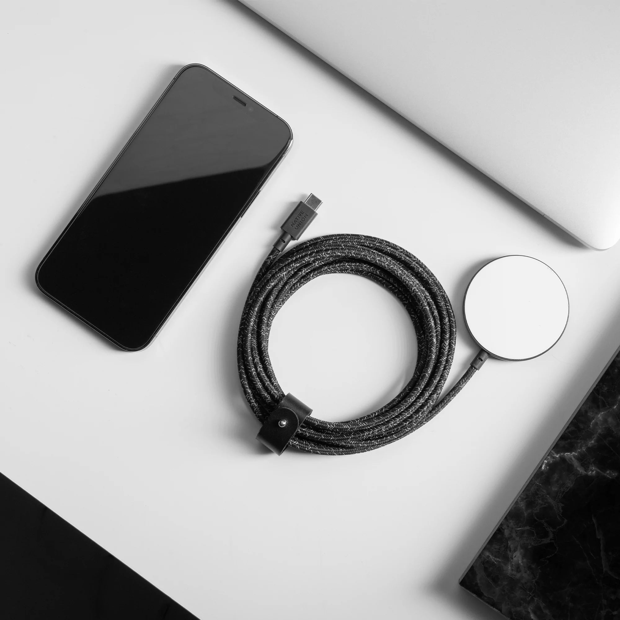 native-union-snap-magnetic-wireless-charger-magsafe-chargeur-sans-fil-ultra-fin- image 5