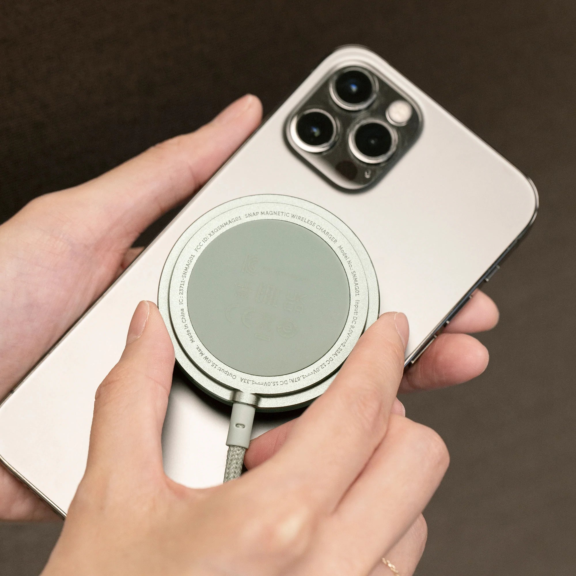 native-union-snap-magnetic-wireless-charger-magsafe-chargeur-sans-fil-ultra-fin- image 7