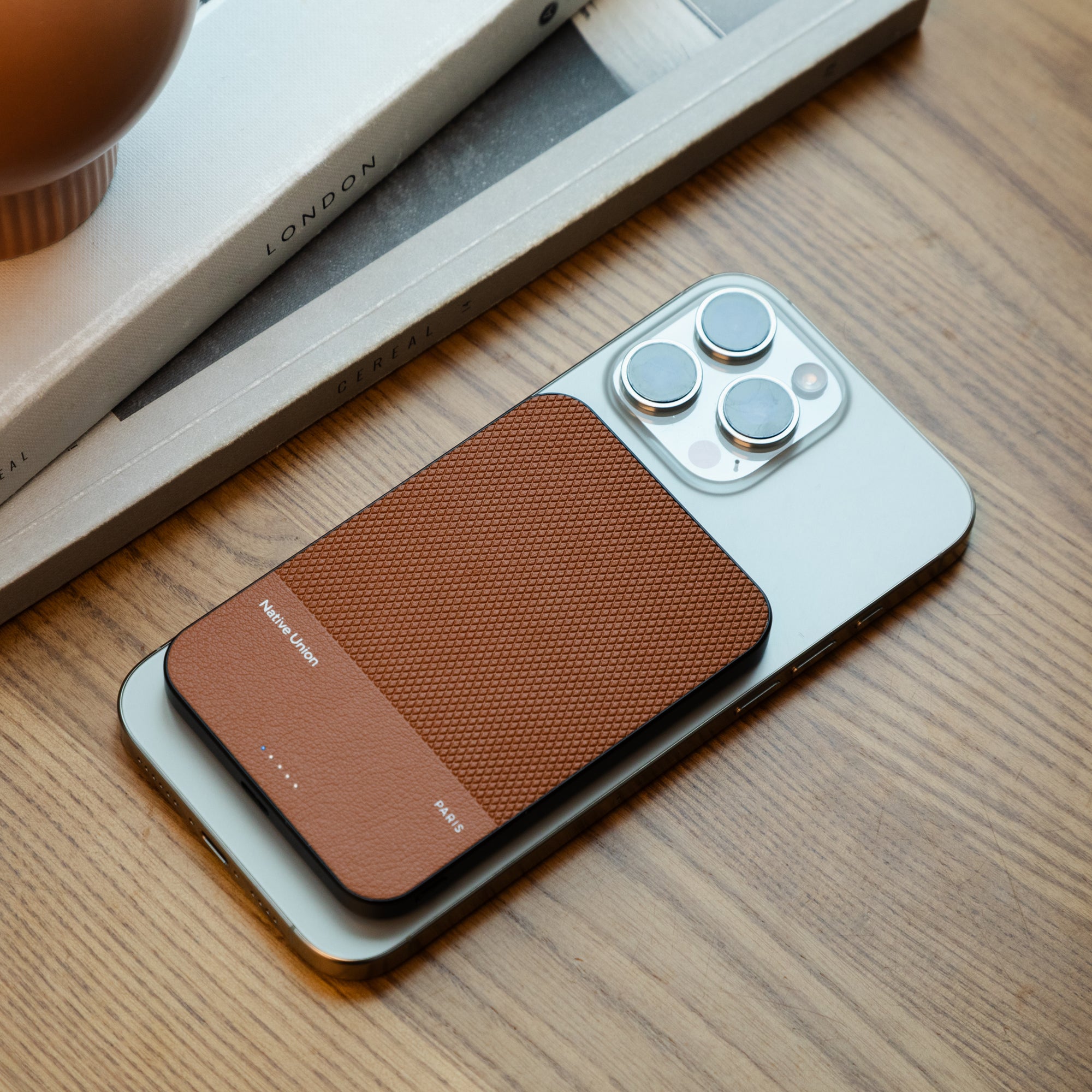 native-union-re-classic-power-bank-magn-tique-5000-mah-batterie-externe-ultra-fi image 2