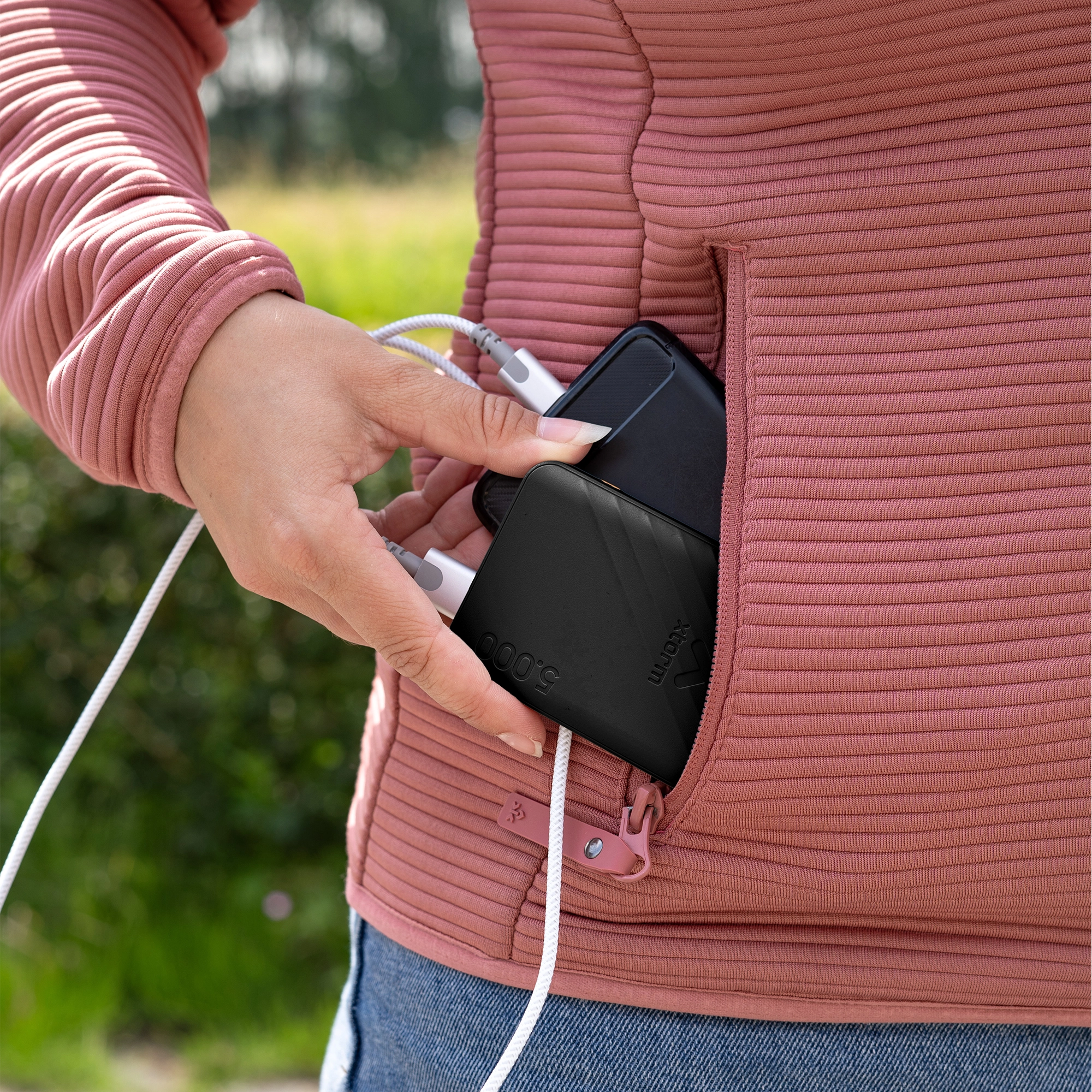 xtorm-go2-powerbank-5000-mah-12w-fastcharge-noir-charbon image 8