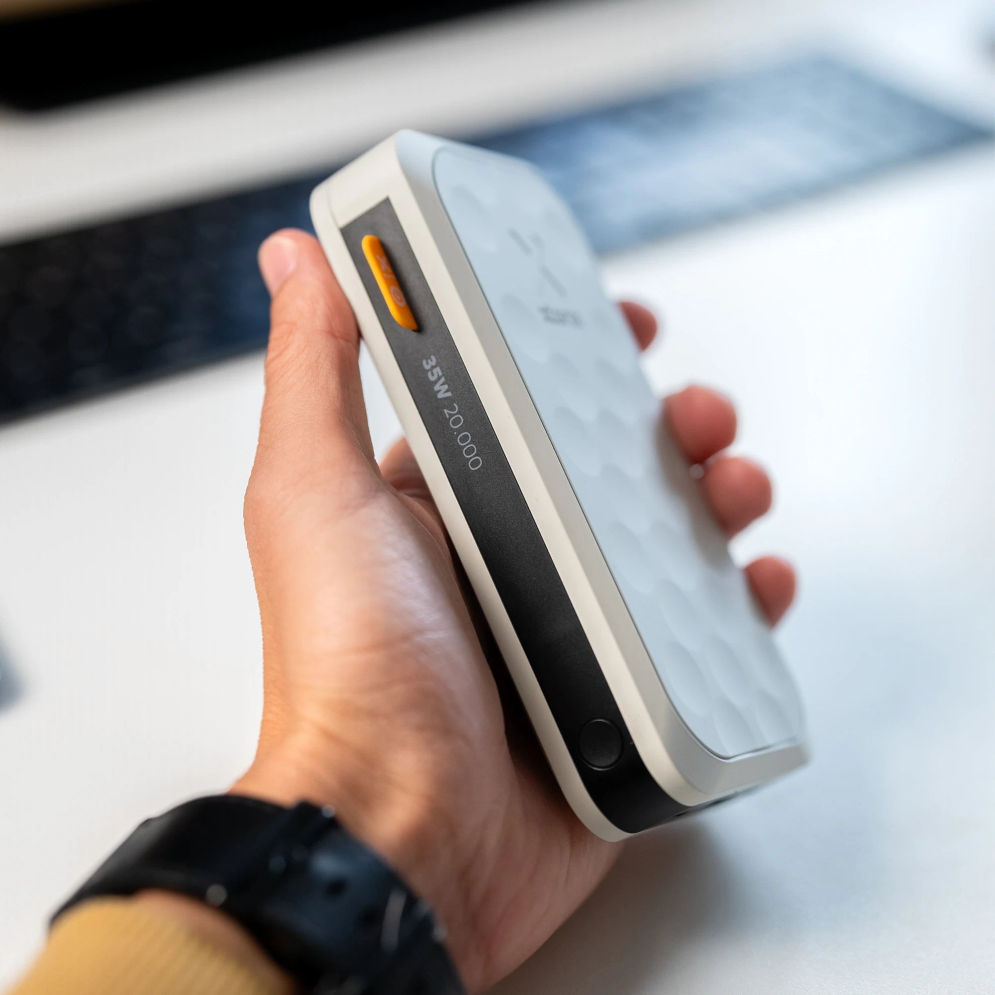 xtorm-fuel-series-5-35w-batterie-externe-power-bank-20-000-mah-usb-c-pd-dusk-whi image 4