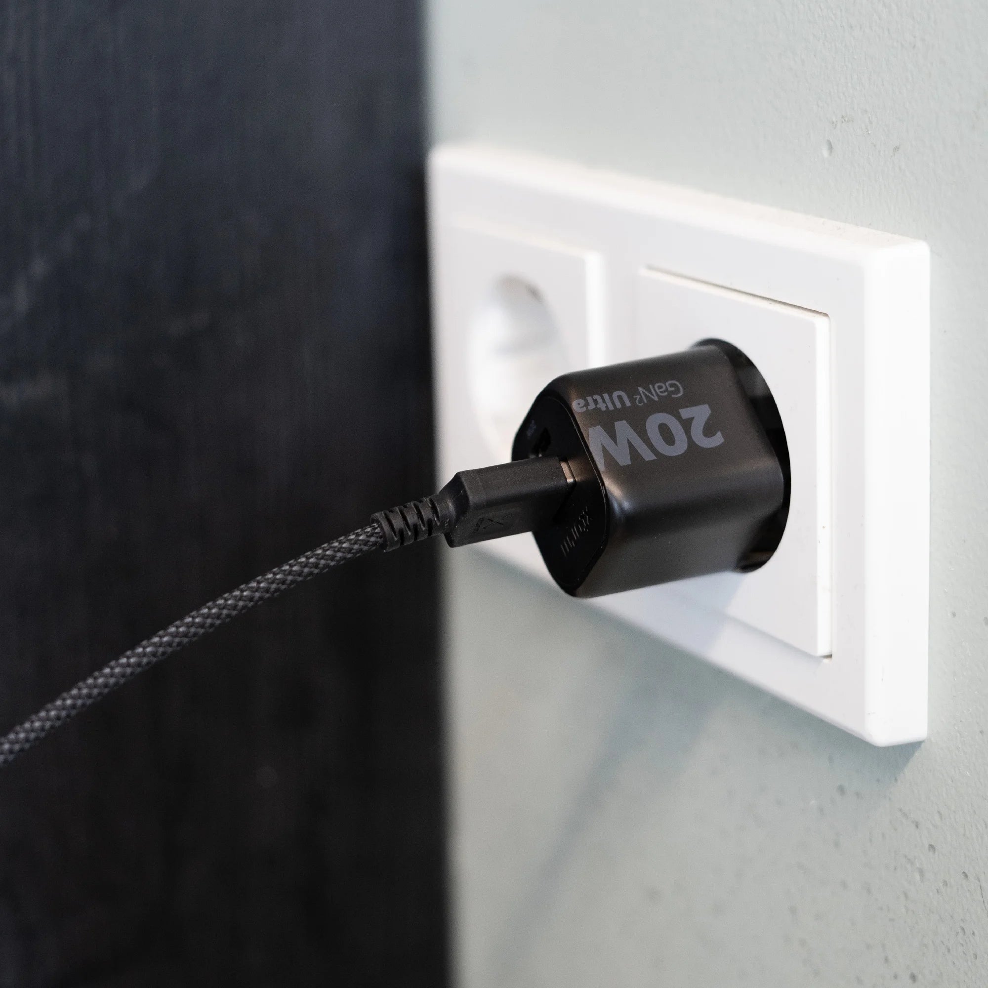 xtorm-gan-ultra-20w-chargeur-secteur-double-port-usb-a-usb-c-noir-plastique-recy image 4