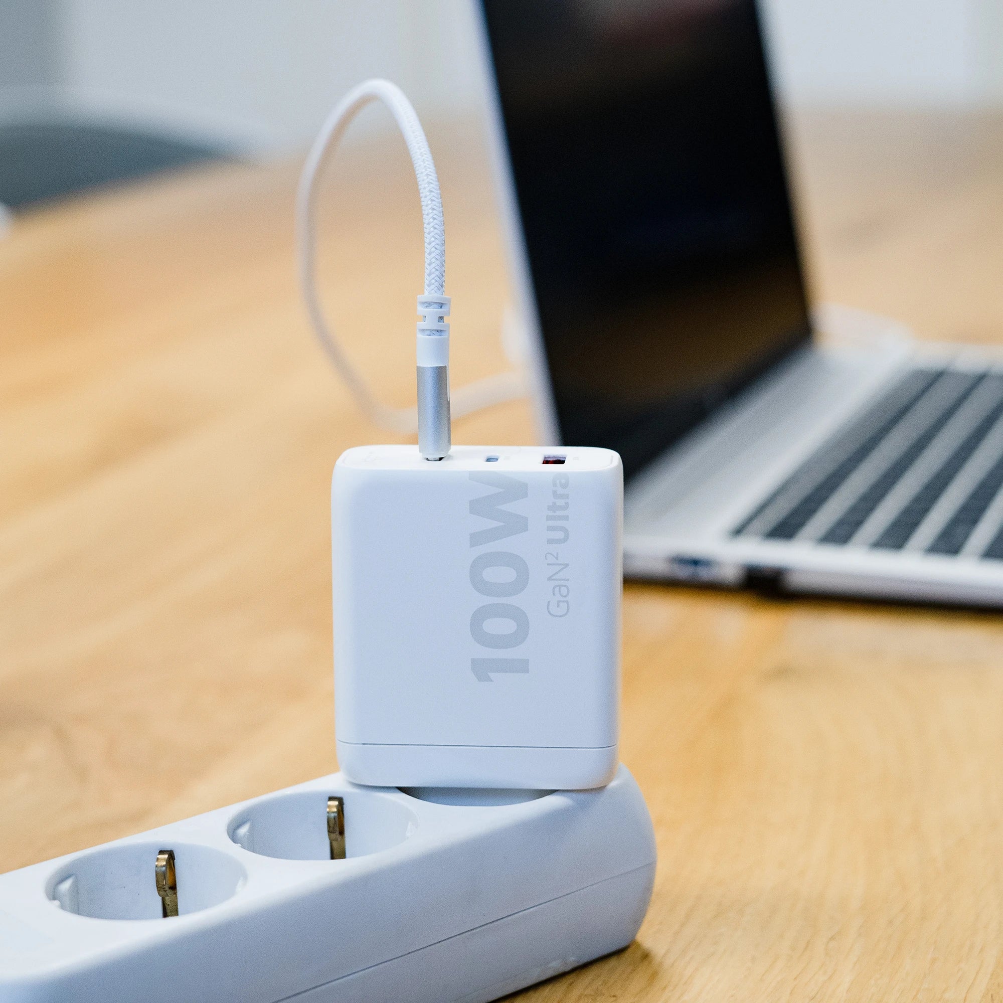 xtorm-gan2-ultra-100w-chargeur-mural-usb-c-pd-blanc-pour-laptop image 4