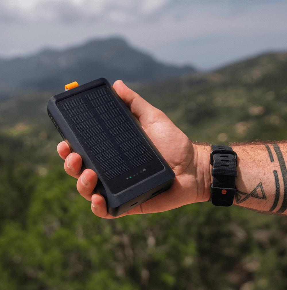 xtorm-go2-power-bank-solaire-10-000-mah-15w-avec-lampe-et-mousqueton image 6