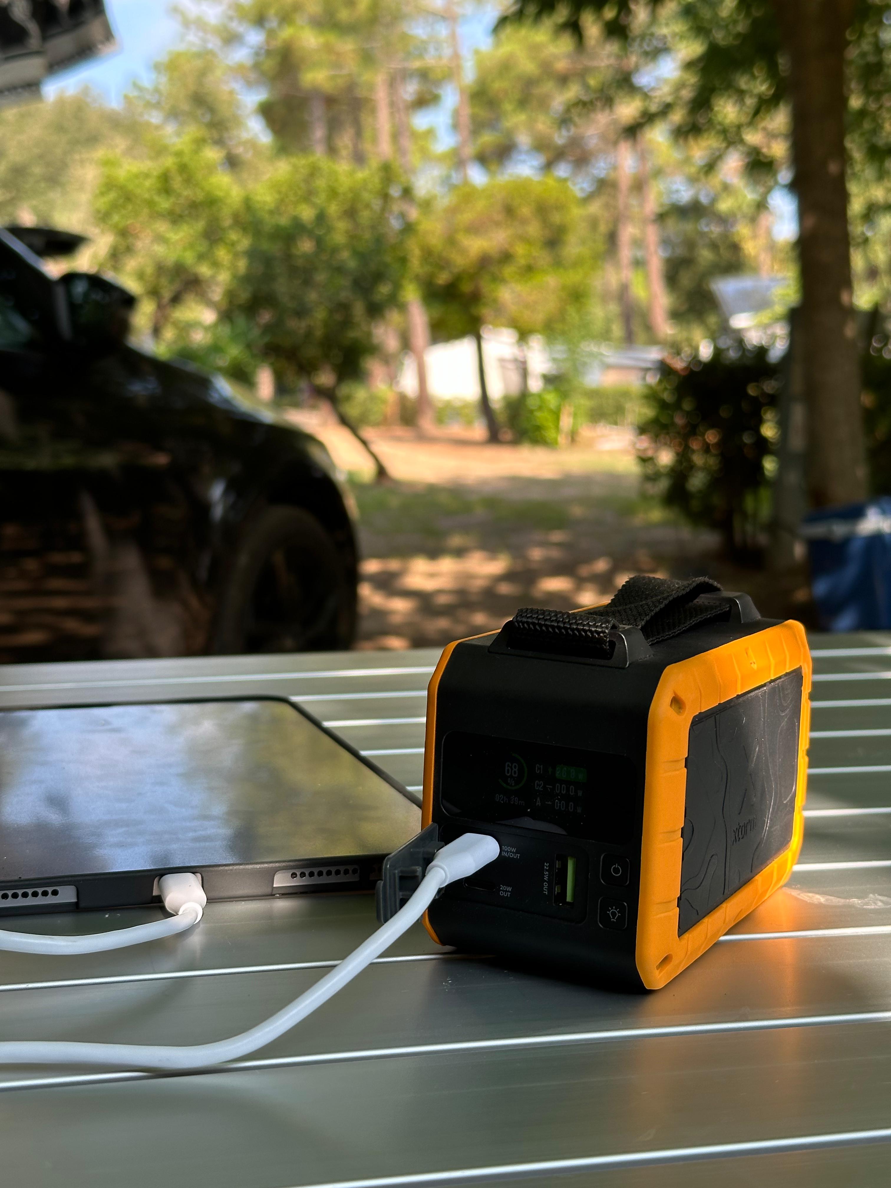 xtorm-rugged-flashlight-powerbank-40-000-mah-100w-batterie-externe-outdoor-ip64- image 6