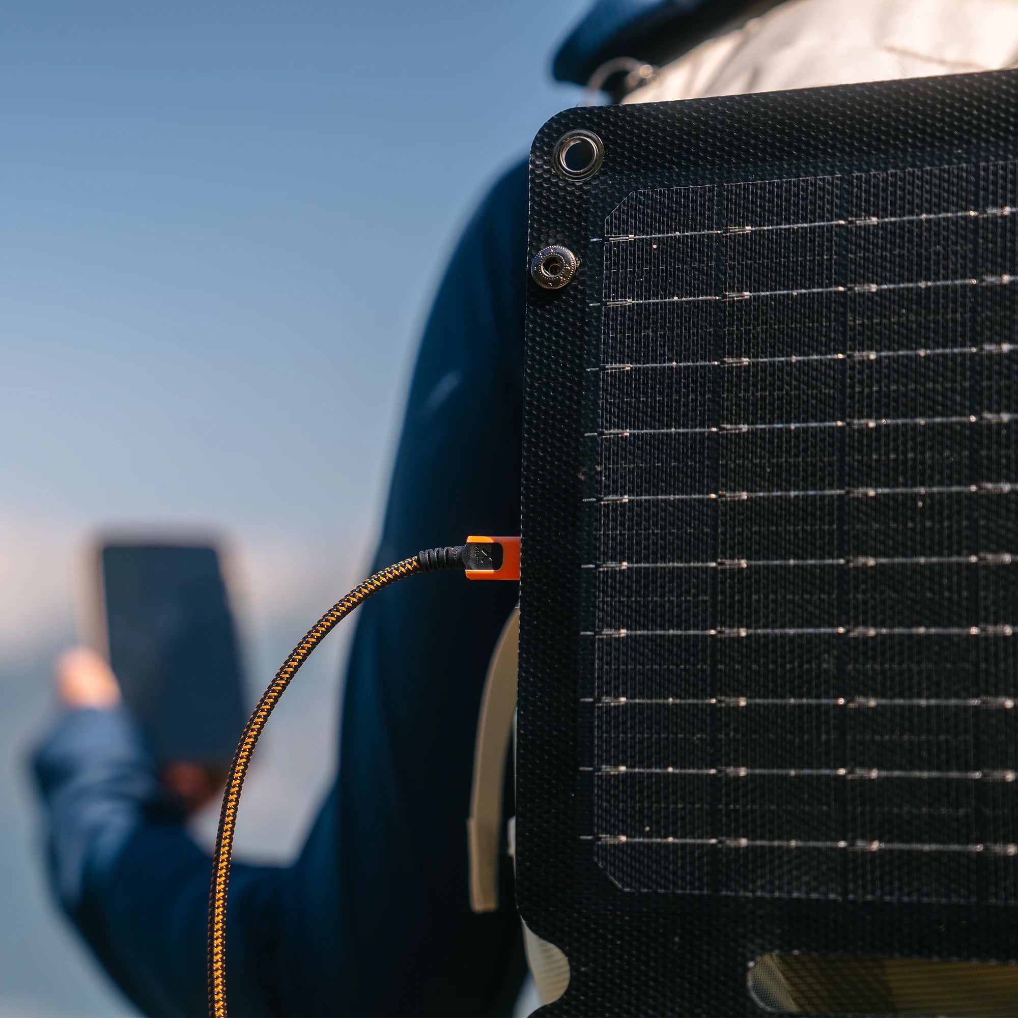 xtorm-solarbooster-14w-gen24-panneau-solaire-ultra-compact-pliable-avec-usb-a-et image 5